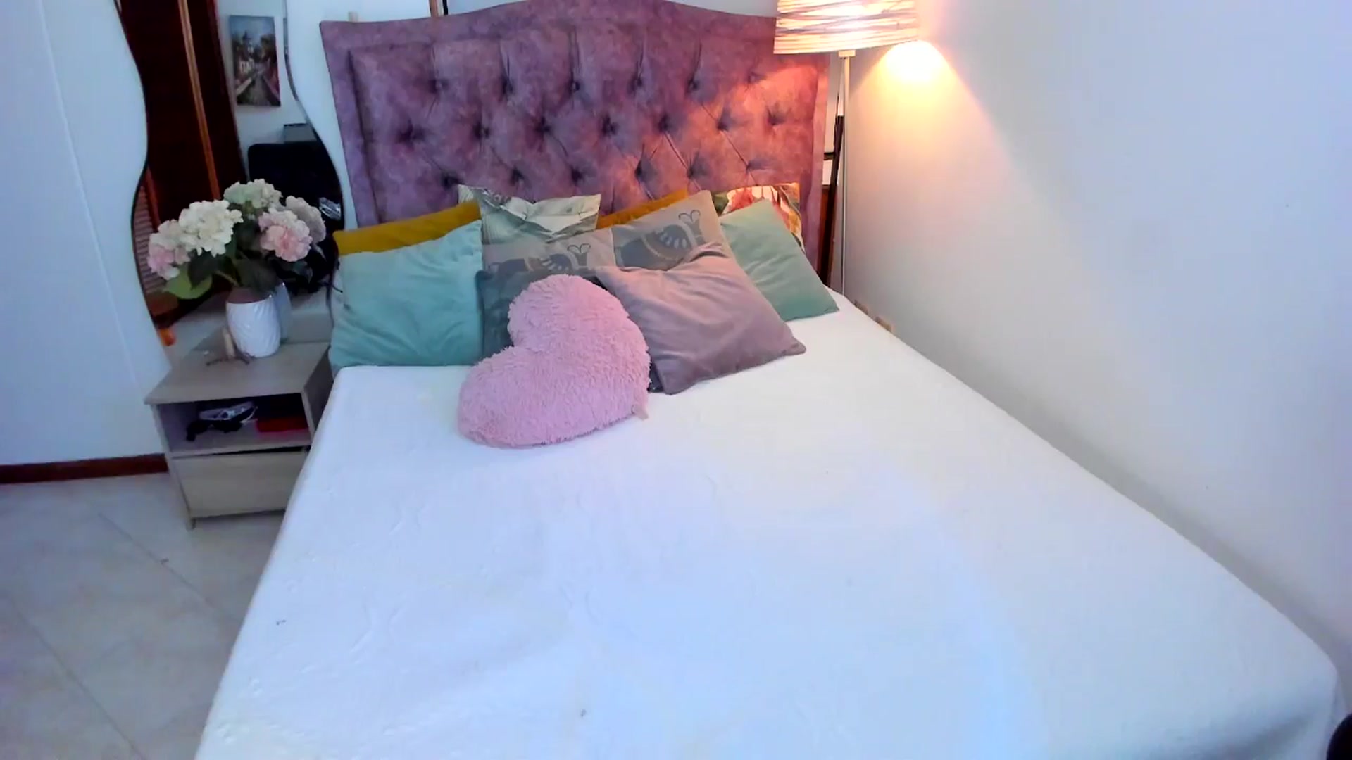 Gallery image thumbnail from YourFavGirl_'s myfreecams stream on, 05/03/2024, 02:48 image 4 of 20