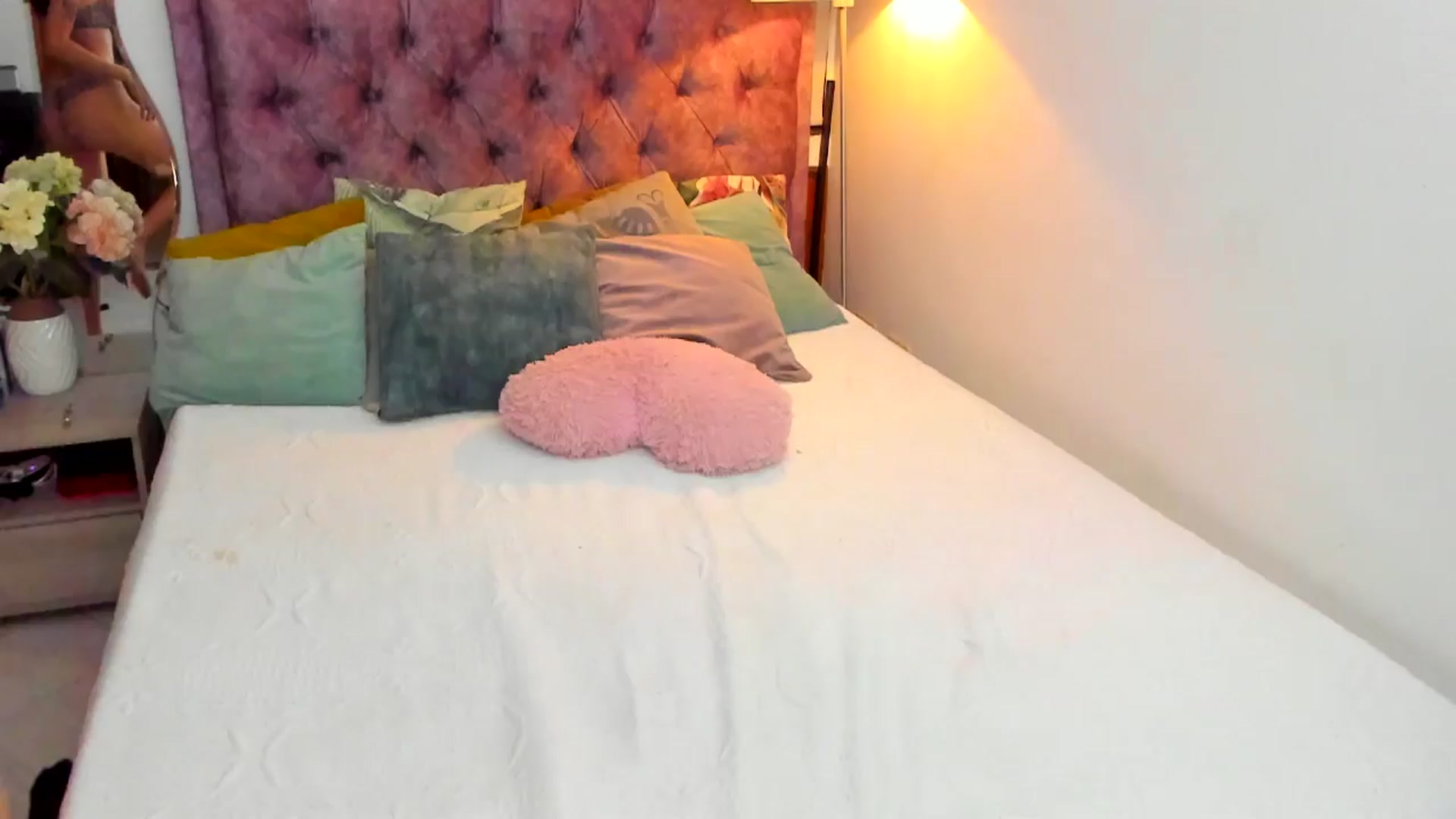 Gallery image thumbnail from YourFavGirl_'s myfreecams stream on, 05/07/2024, 07:59 image 7 of 20