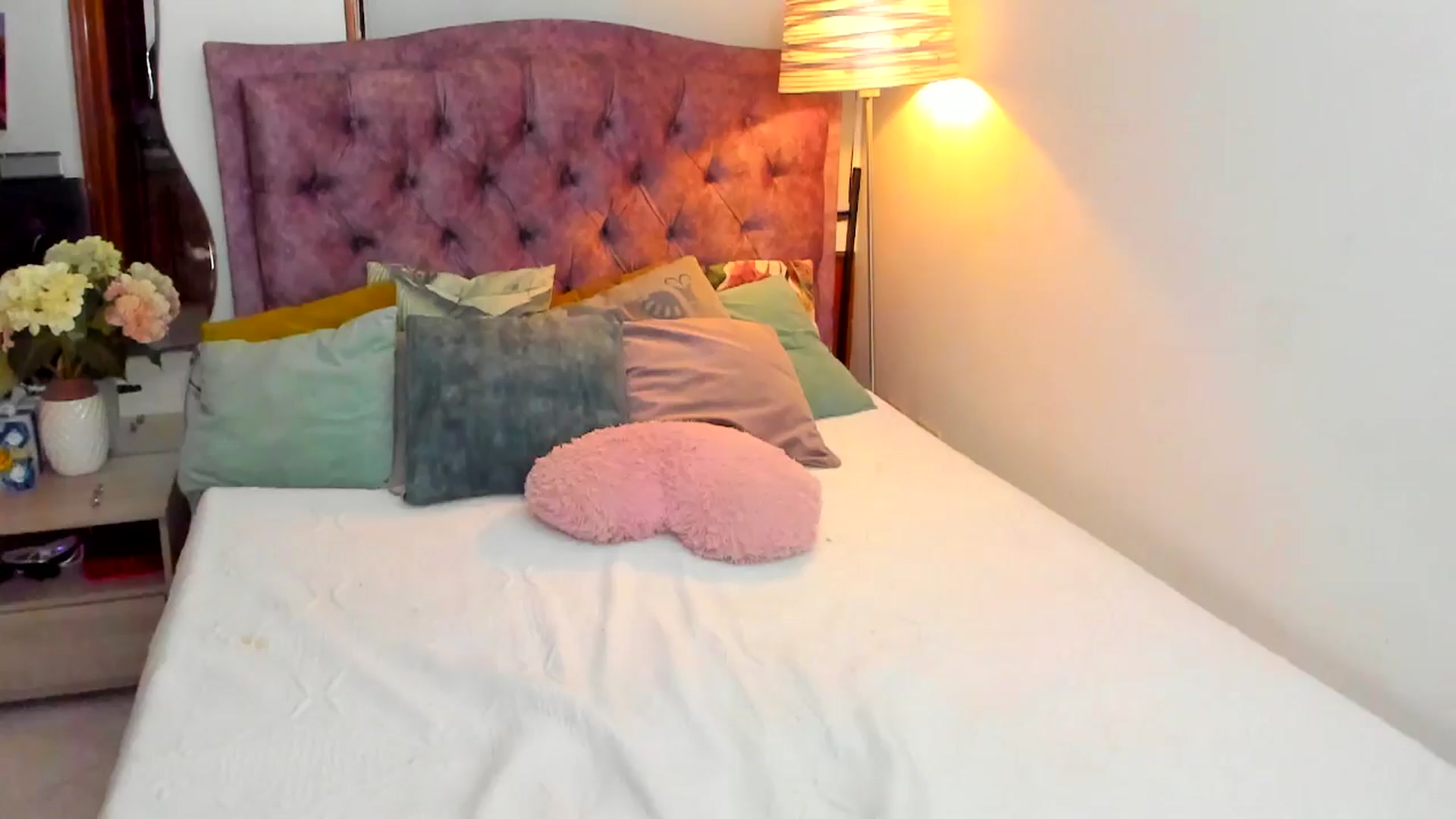 Gallery image thumbnail from YourFavGirl_'s myfreecams stream on, 05/07/2024, 07:59 image 12 of 20