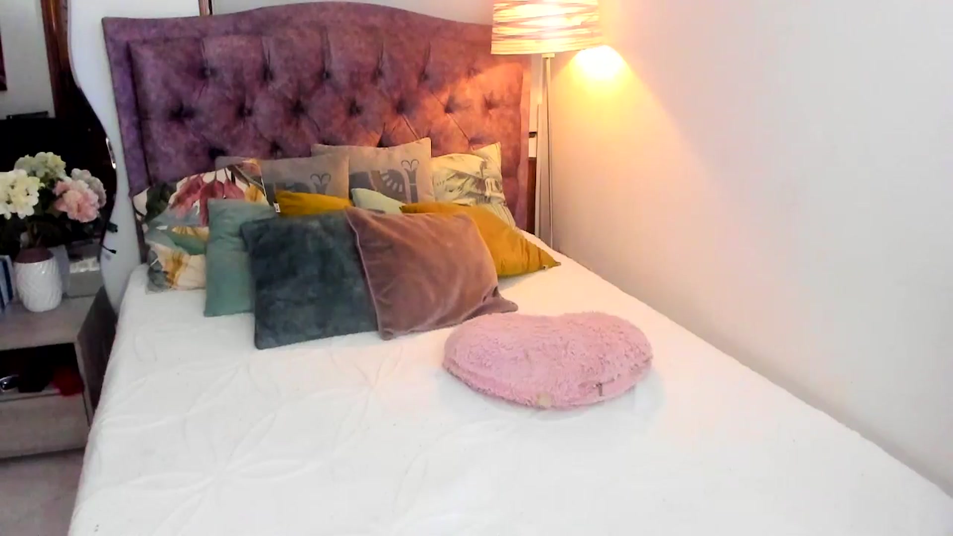 Gallery image thumbnail from YourFavGirl_'s myfreecams stream on, 05/13/2024, 06:25 image 14 of 20