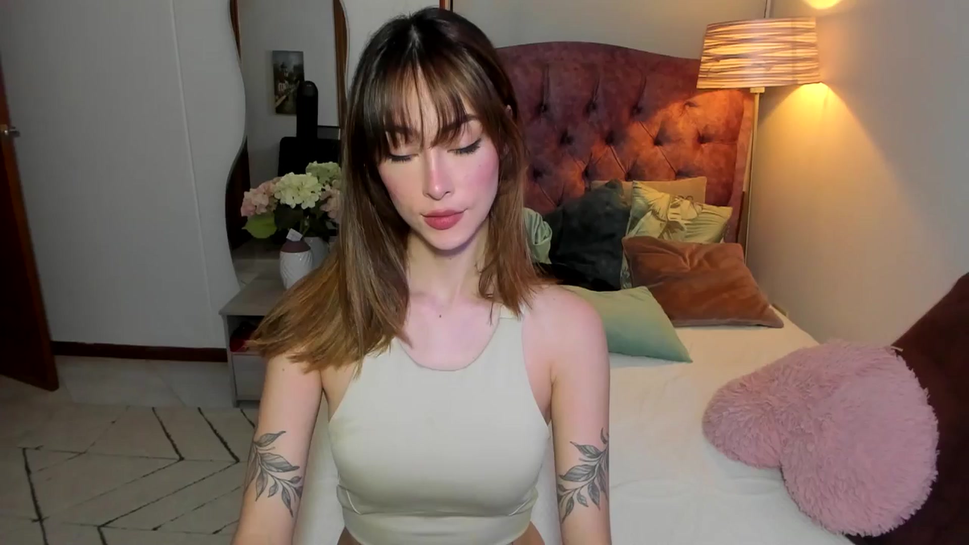Gallery image thumbnail from YourFavWifey_'s myfreecams stream on, 06/25/2024, 05:13 image 1 of 20