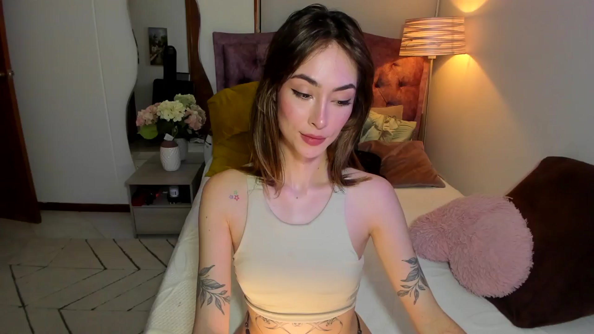 Gallery image thumbnail from YourFavWifey_'s myfreecams stream on, 06/25/2024, 05:13 image 6 of 20