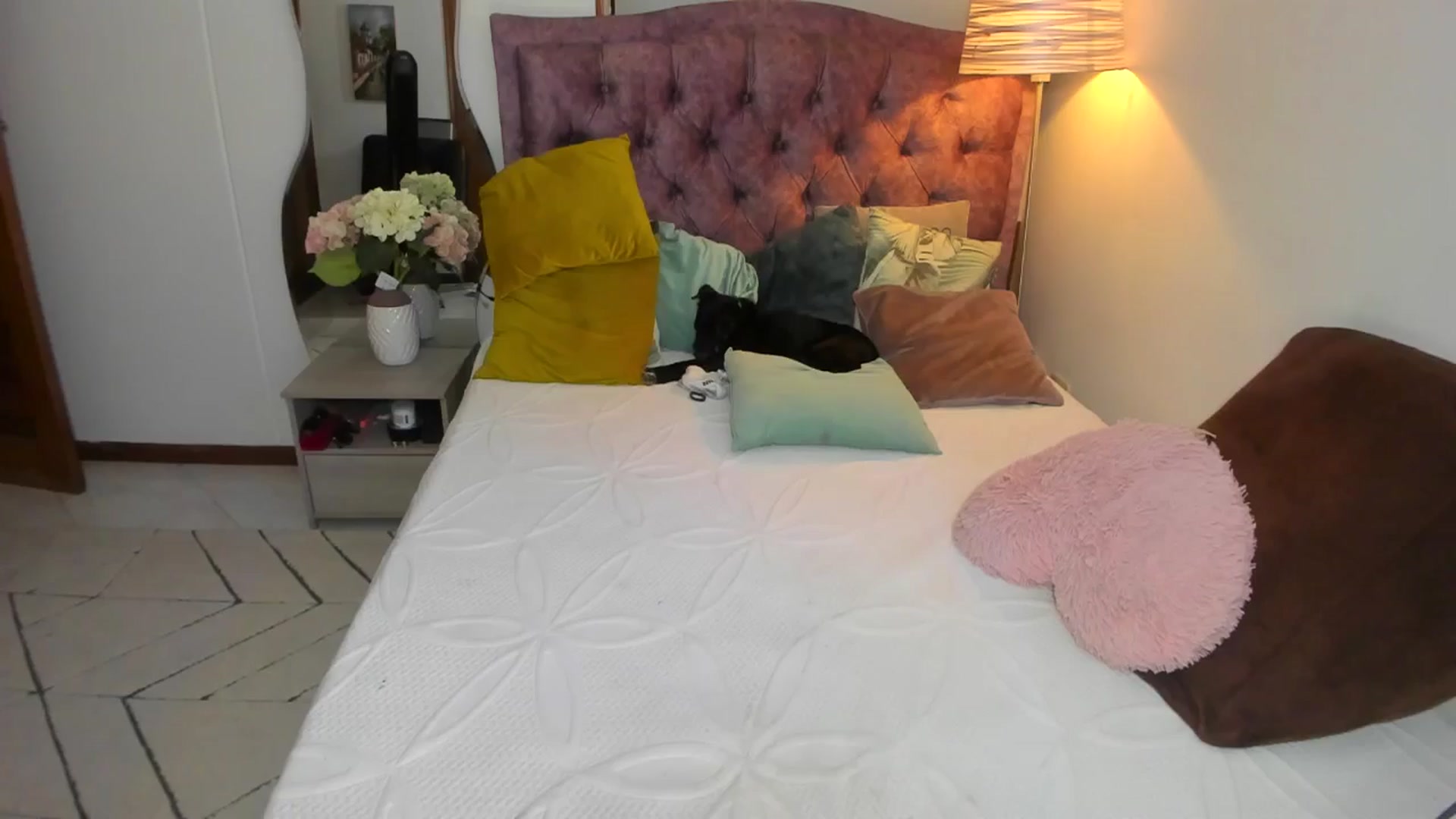 Gallery image thumbnail from YourFavWifey_'s myfreecams stream on, 06/25/2024, 05:13 image 9 of 20