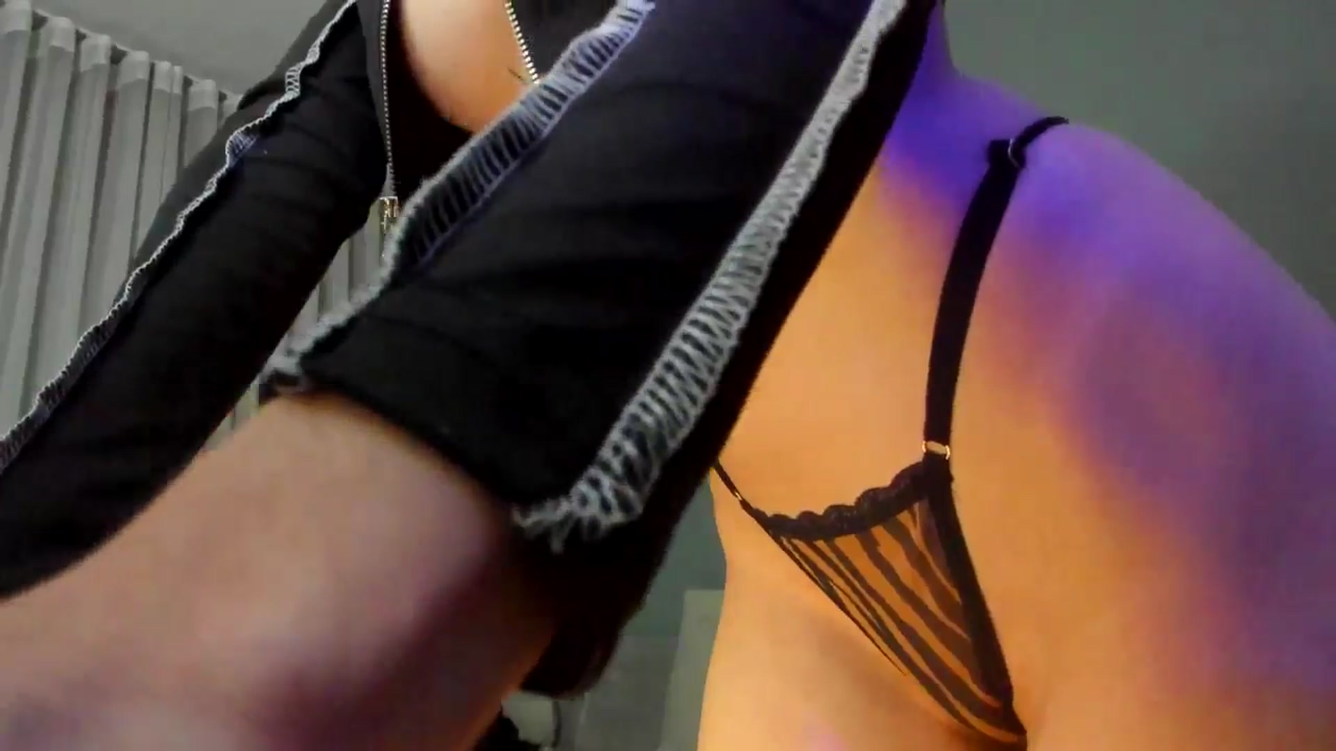 Gallery image thumbnail from YourFavWifey_'s myfreecams stream on, 06/29/2024, 05:35 image 19 of 20