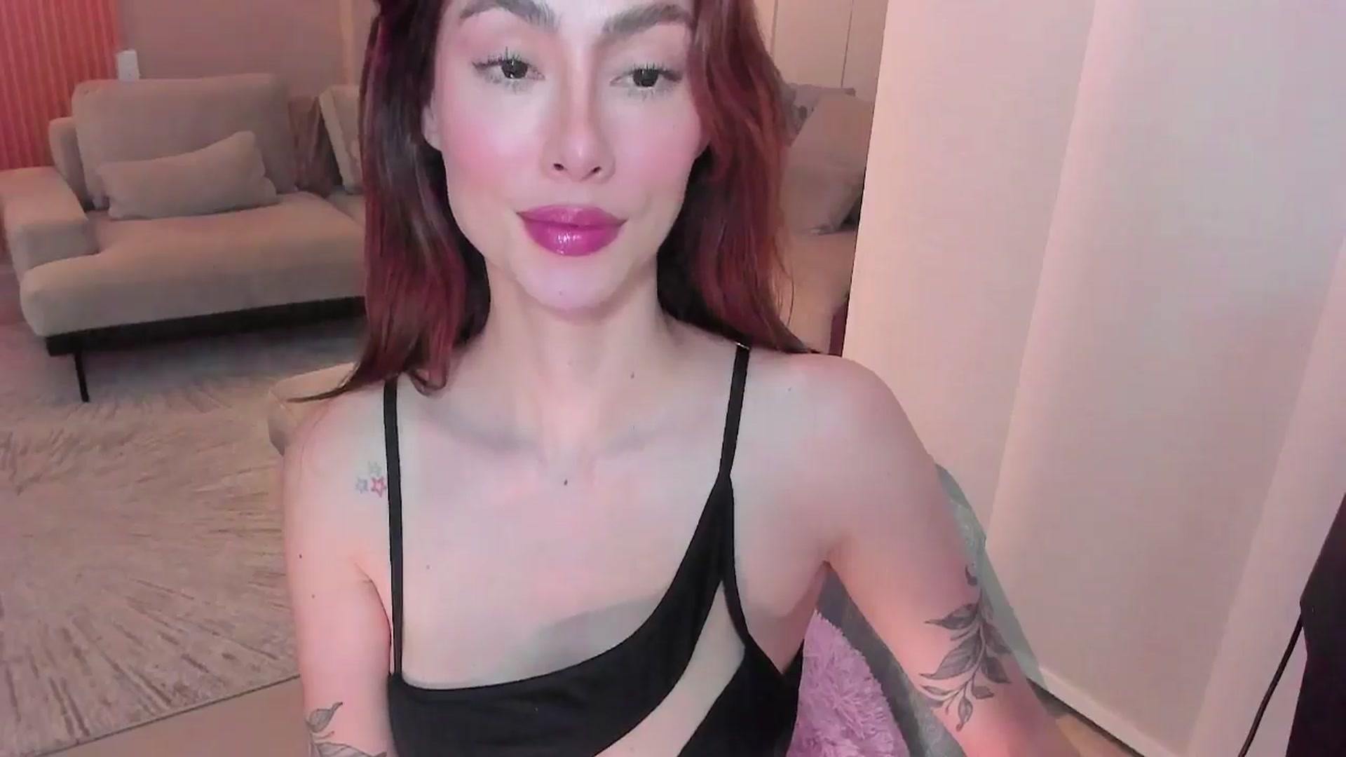 Gallery image thumbnail from YourFavWifey_'s myfreecams stream on, 01/16/2025, 04:45 image 11 of 20
