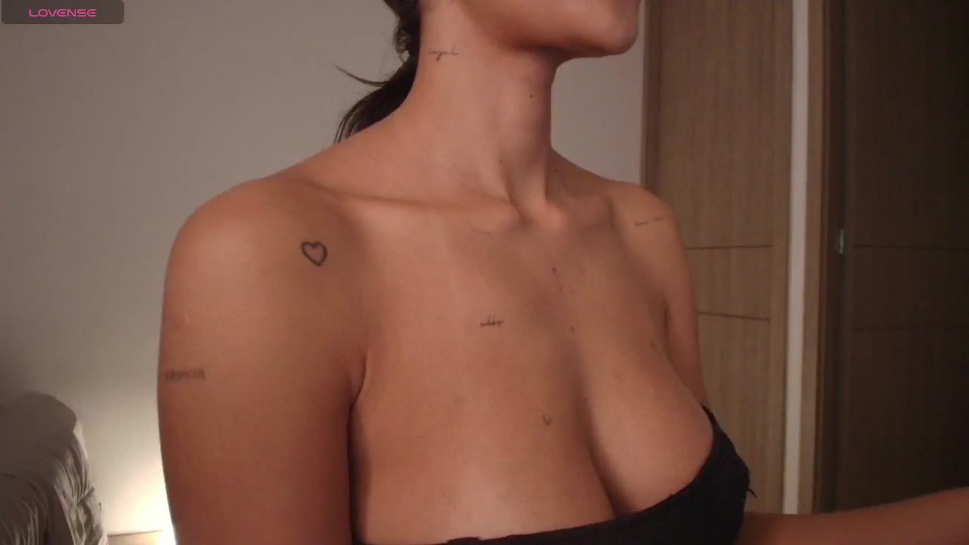 Gallery image thumbnail from YourFavorita's myfreecams stream on, 04/13/2026, 19:18 image 19 of 20