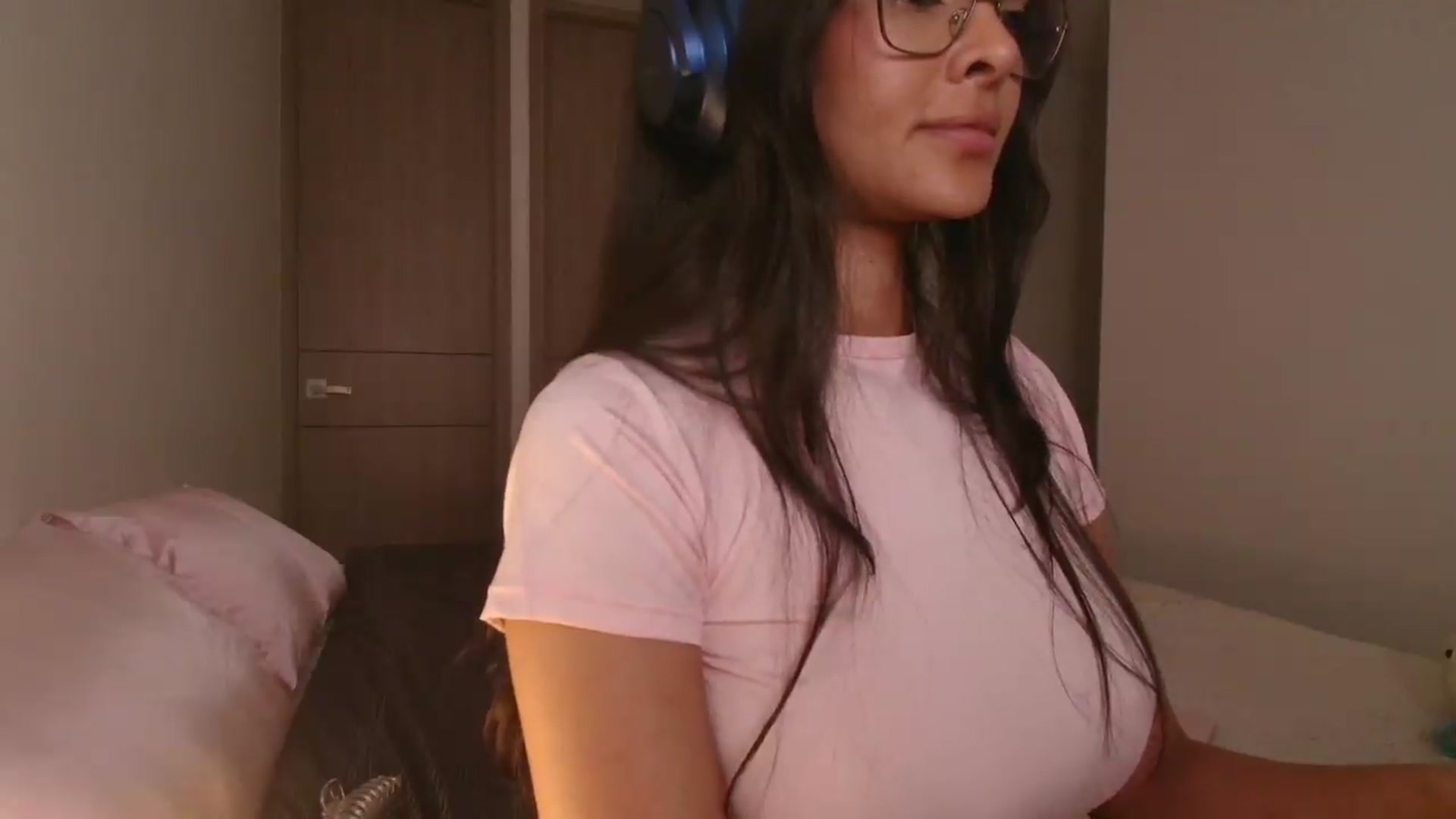 Gallery image thumbnail from YourFavorita's myfreecams stream on, 05/27/2026, 04:18 image 19 of 20