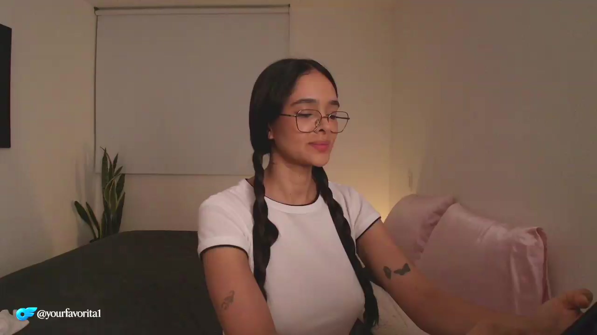Gallery image thumbnail from YourFavorita's myfreecams stream on, 07/30/2026, 24:21 image 14 of 20