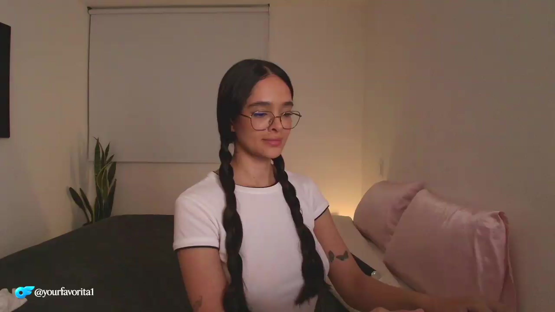 Gallery image thumbnail from YourFavorita's myfreecams stream on, 07/30/2026, 24:21 image 17 of 20