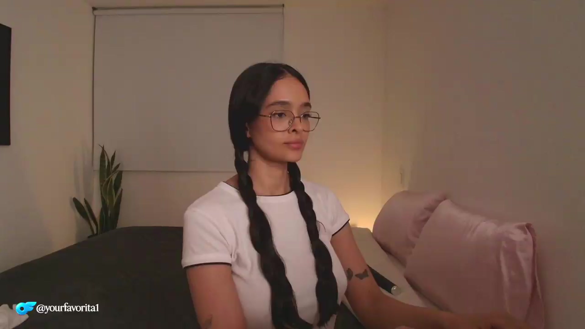 Gallery image thumbnail from YourFavorita's myfreecams stream on, 07/30/2026, 24:21 image 19 of 20
