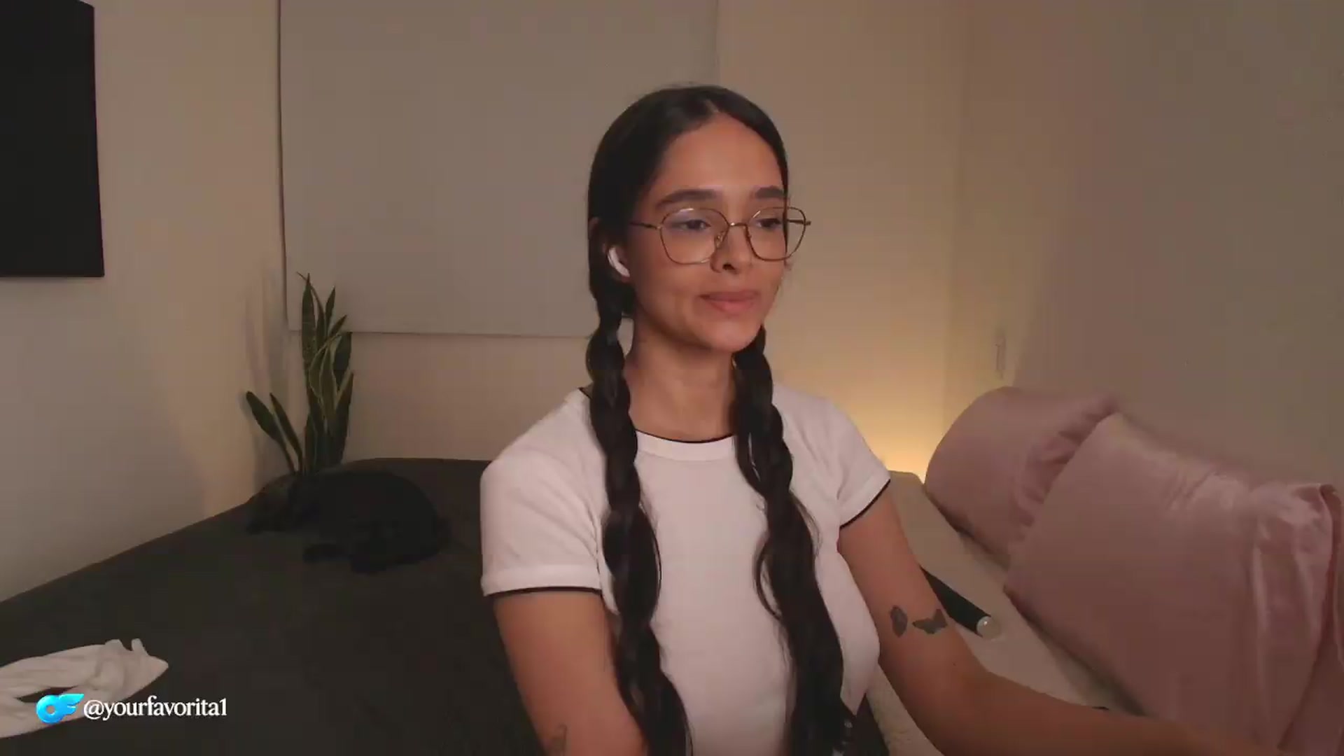 Gallery image thumbnail from YourFavorita's myfreecams stream on, 07/30/2026, 02:12 image 13 of 20