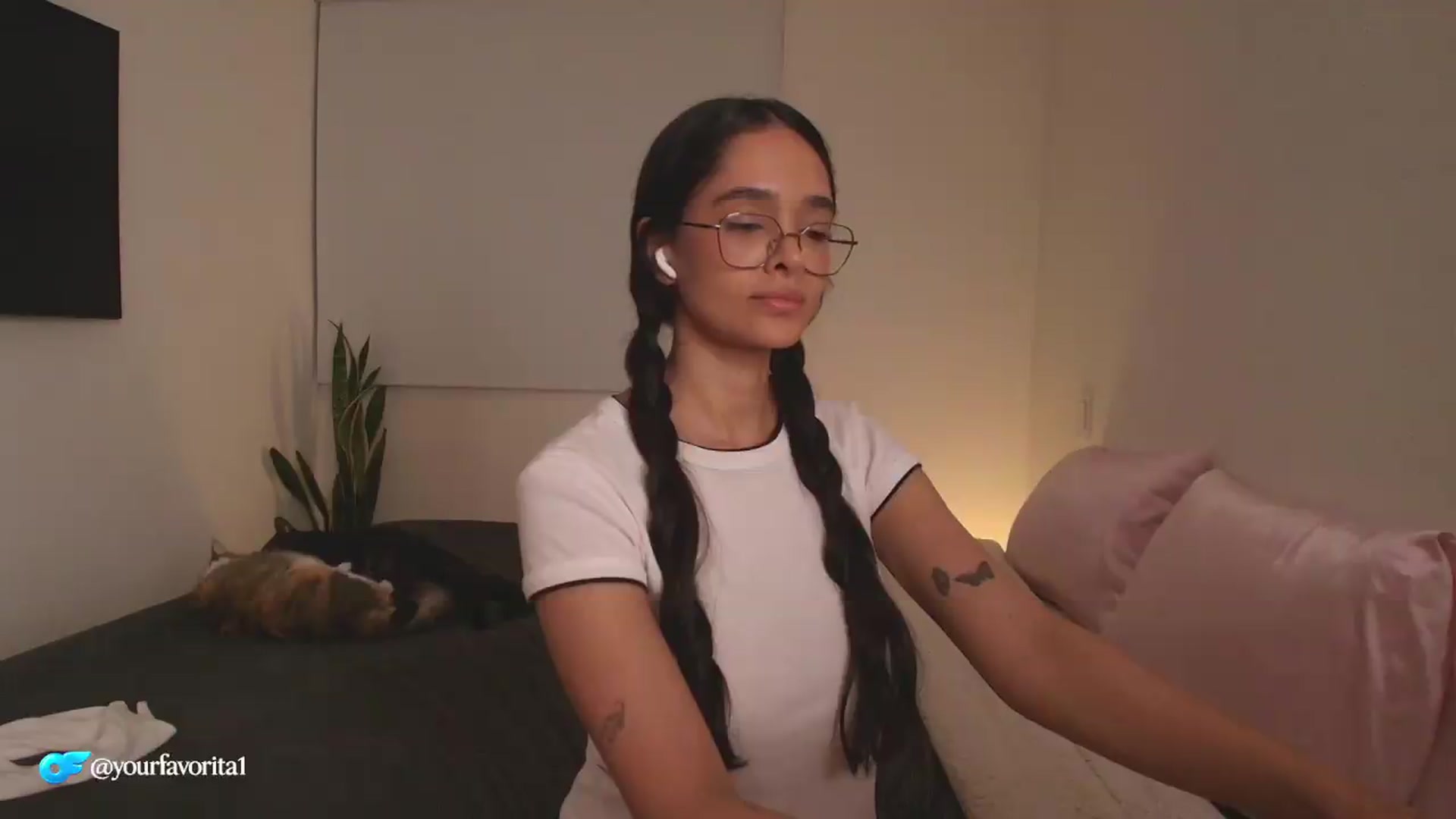Gallery image thumbnail from YourFavorita's myfreecams stream on, 07/30/2026, 02:12 image 19 of 20
