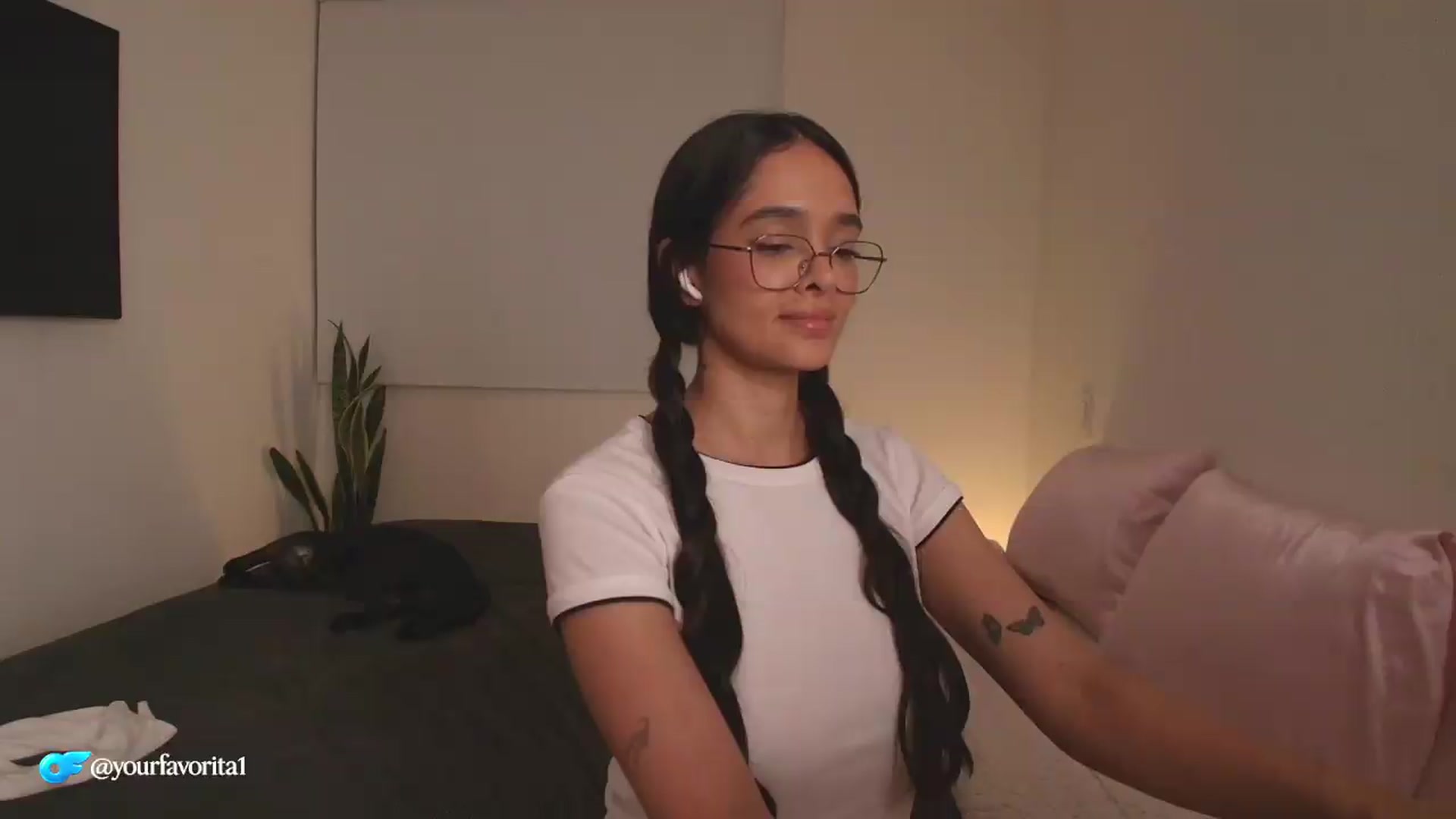 Gallery image thumbnail from YourFavorita's myfreecams stream on, 07/30/2026, 02:12 image 16 of 20