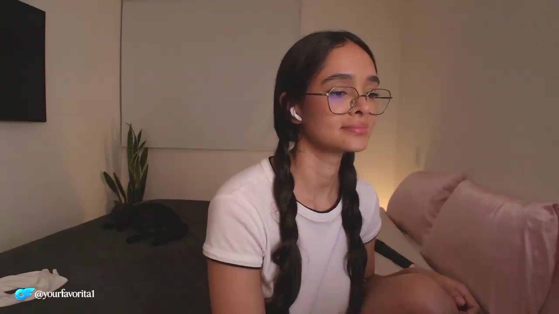 Gallery image thumbnail from YourFavorita's myfreecams stream on, 07/30/2026, 02:12 image 15 of 20