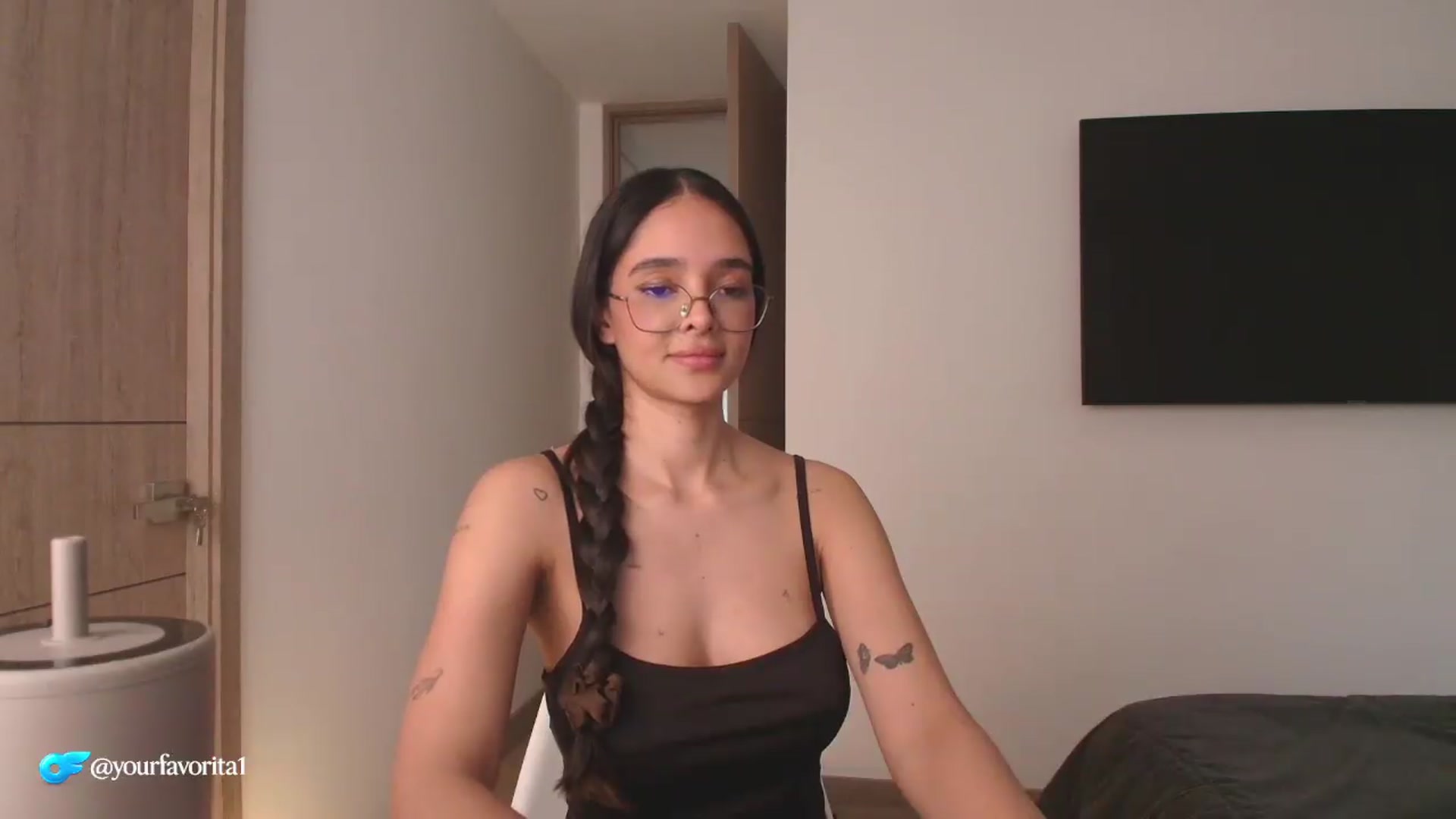 Gallery image thumbnail from YourFavorita's myfreecams stream on, 08/04/2026, 16:24 image 15 of 20