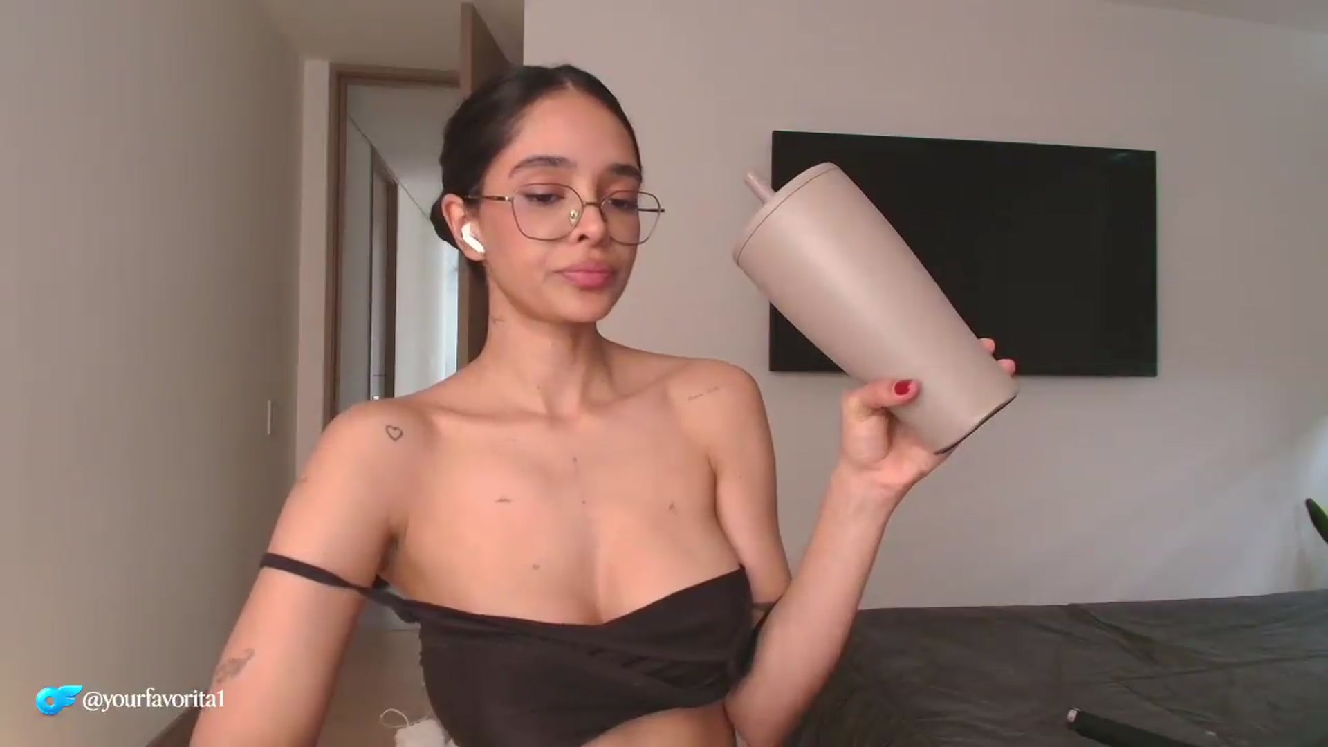 Gallery image thumbnail from YourFavorita's myfreecams stream on, 08/04/2026, 18:19 image 7 of 20