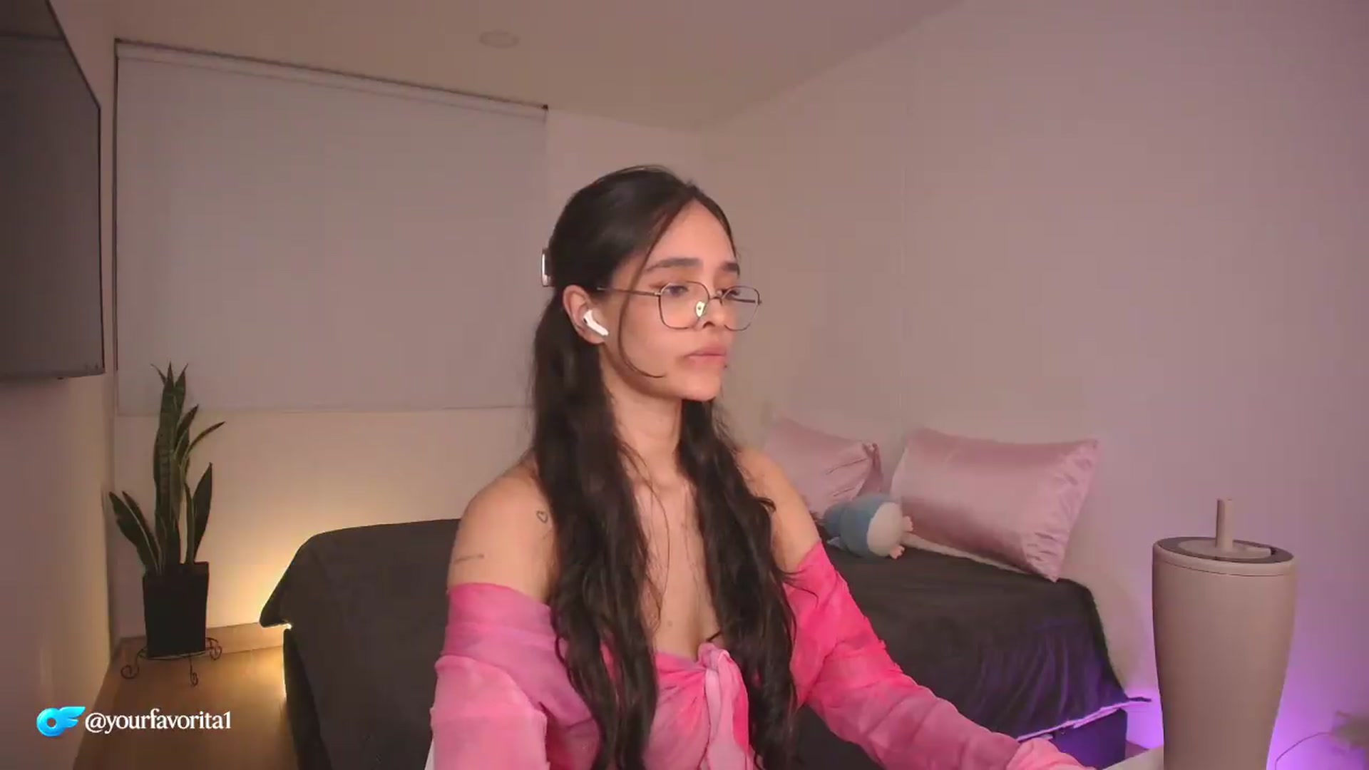 Gallery image thumbnail from YourFavorita's myfreecams stream on, 08/09/2026, 23:42 image 8 of 20