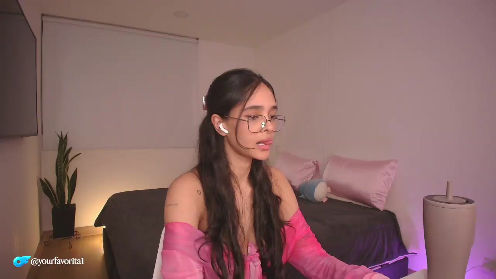 Gallery image thumbnail from YourFavorita's myfreecams stream on, 08/09/2026, 23:42 image 18 of 20