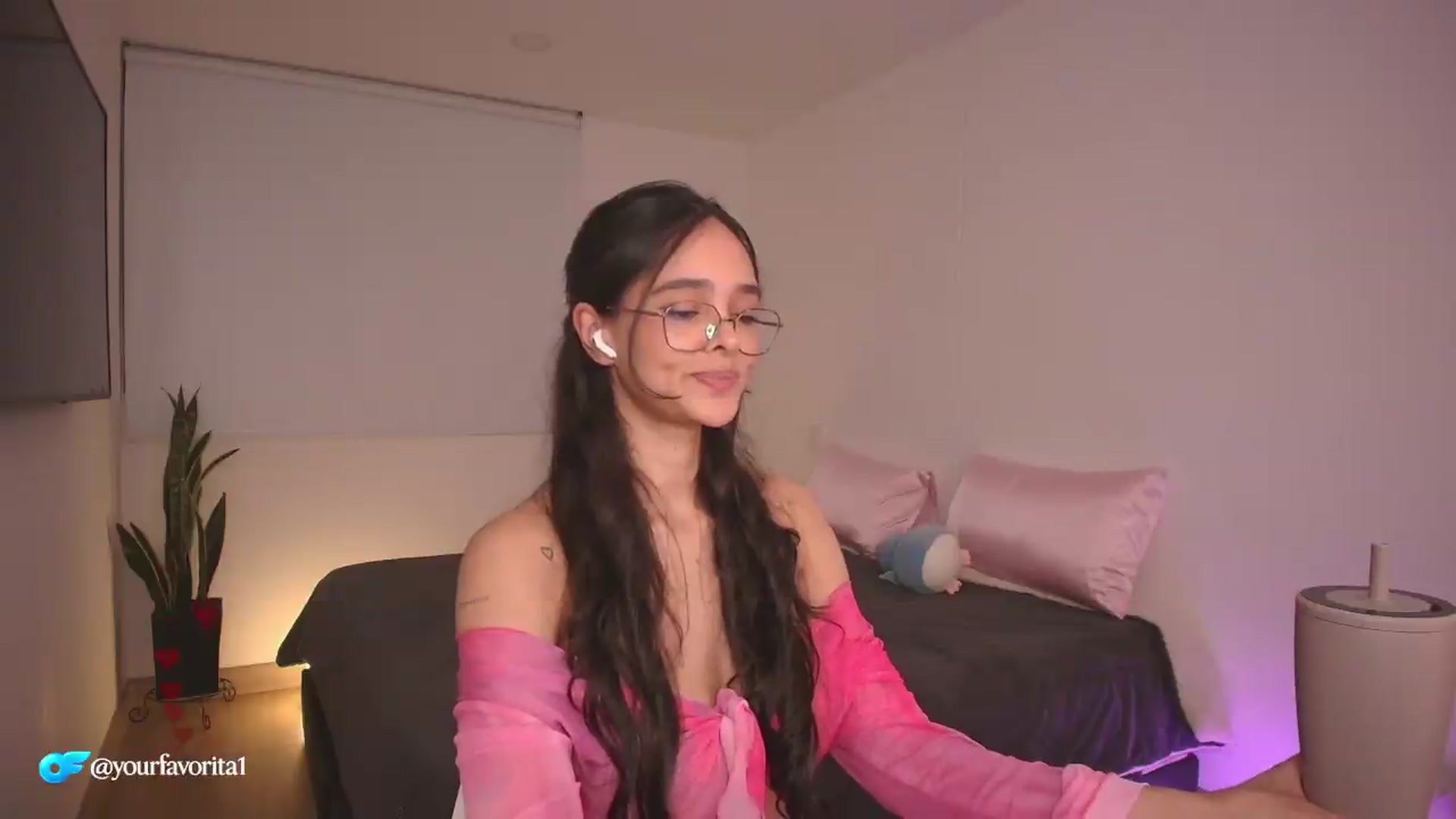 Gallery image thumbnail from YourFavorita's myfreecams stream on, 08/09/2026, 23:42 image 11 of 20