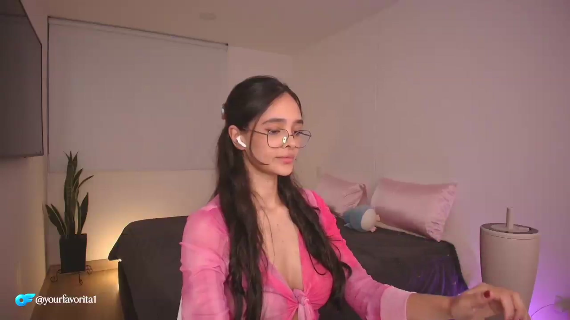 Gallery image thumbnail from YourFavorita's myfreecams stream on, 08/09/2026, 23:42 image 4 of 20