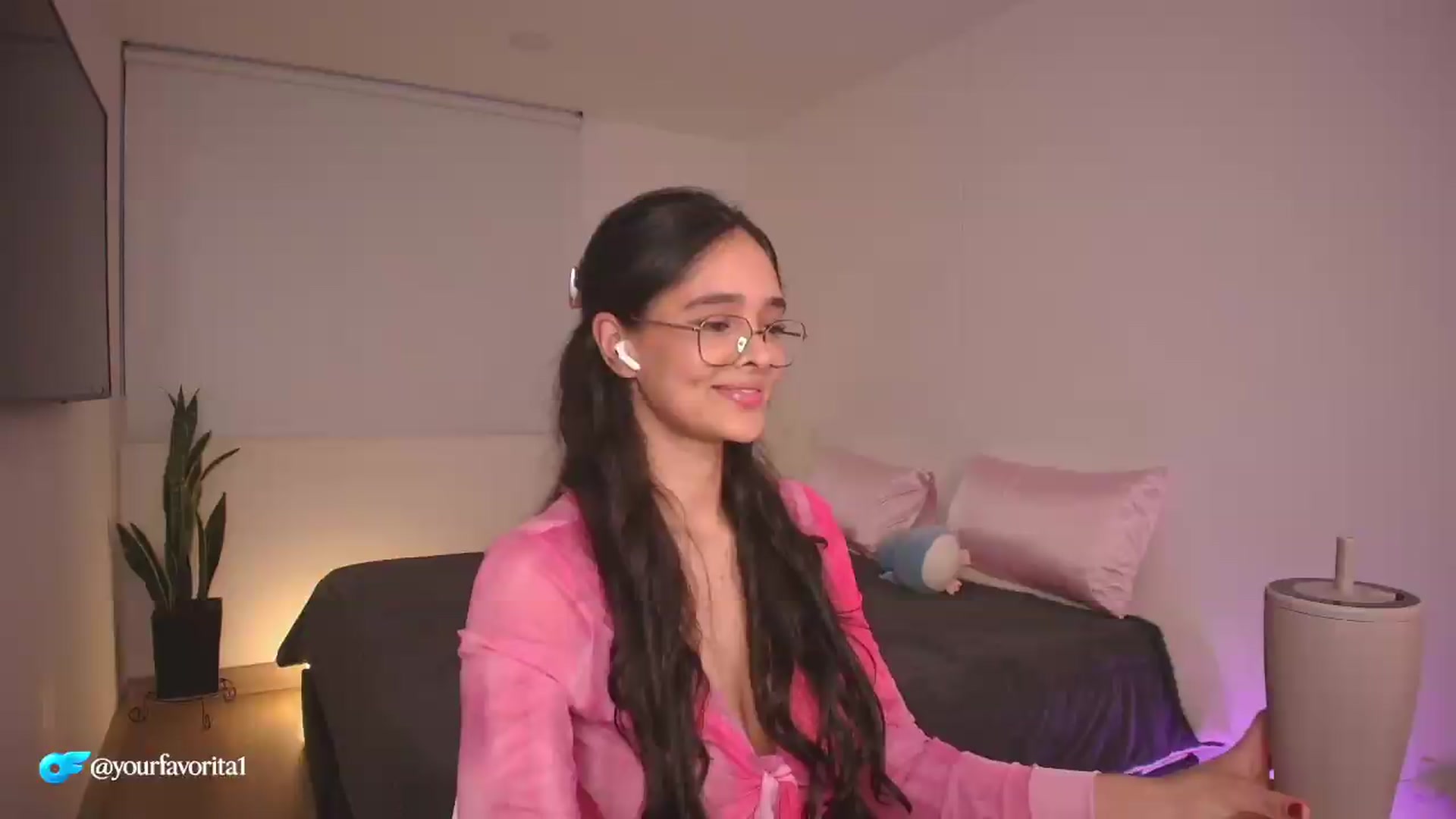 Gallery image thumbnail from YourFavorita's myfreecams stream on, 08/09/2026, 23:42 image 1 of 20