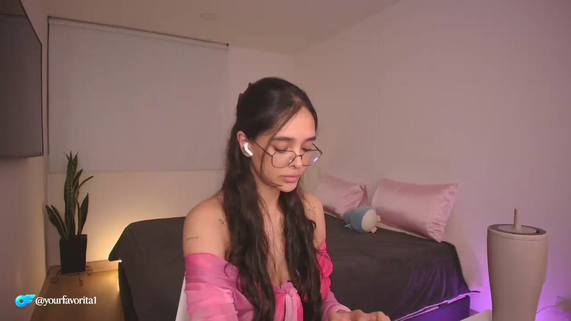 Gallery image thumbnail from YourFavorita's myfreecams stream on, 08/09/2026, 23:42 image 19 of 20