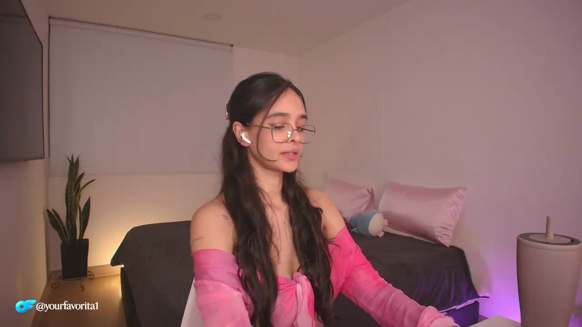 Gallery image thumbnail from YourFavorita's myfreecams stream on, 08/09/2026, 23:42 image 10 of 20