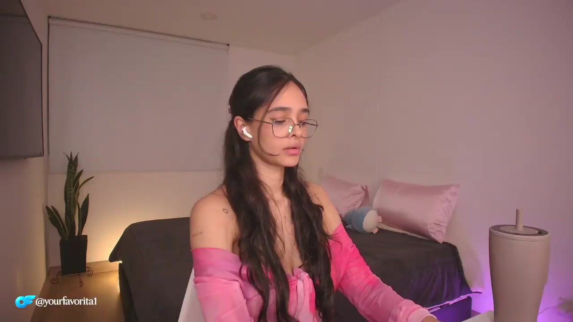 Gallery image thumbnail from YourFavorita's myfreecams stream on, 08/09/2026, 23:42 image 16 of 20