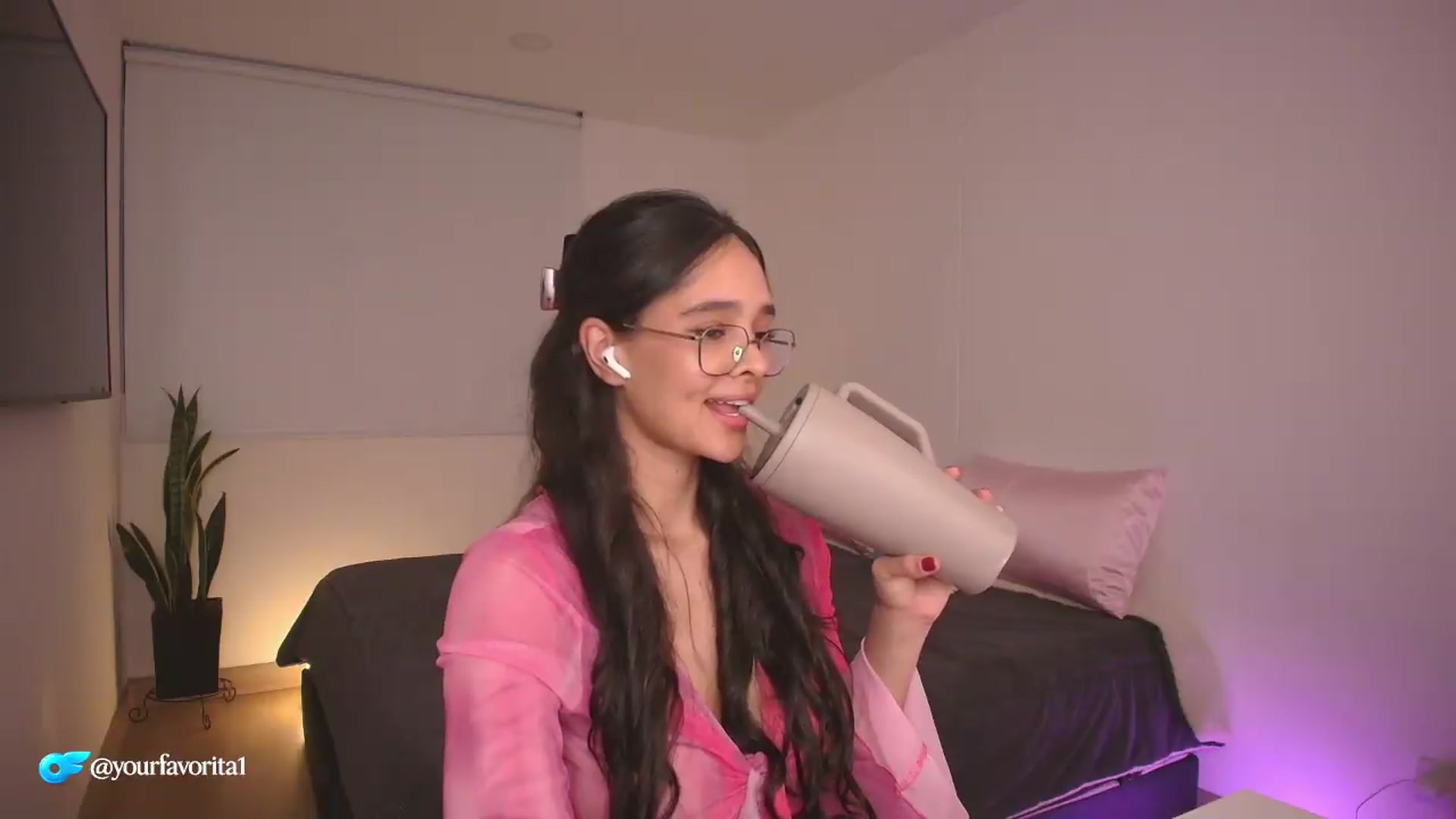 Gallery image thumbnail from YourFavorita's myfreecams stream on, 08/09/2026, 23:42 image 2 of 20