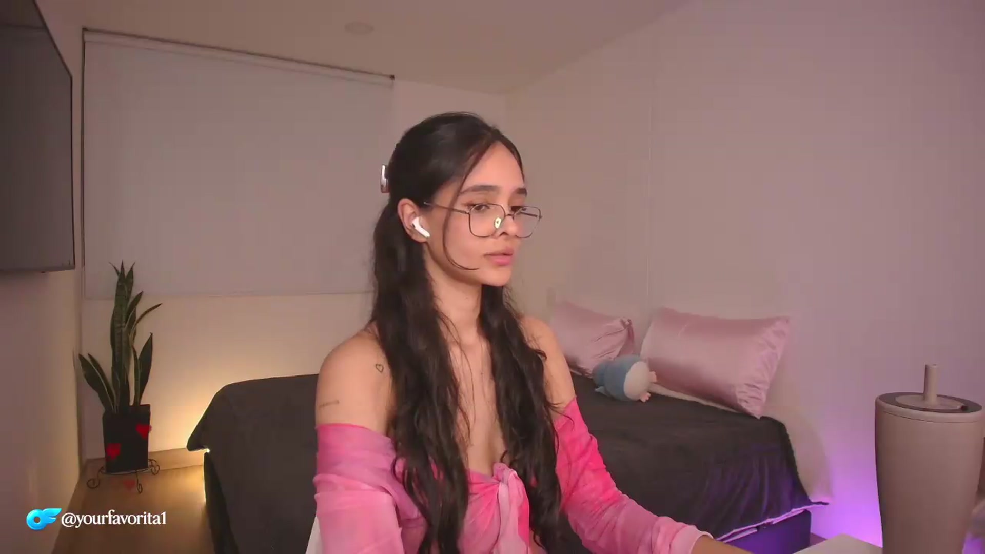 Gallery image thumbnail from YourFavorita's myfreecams stream on, 08/09/2026, 23:42 image 13 of 20