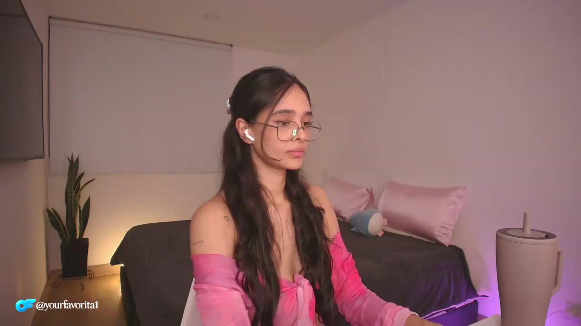 Gallery image thumbnail from YourFavorita's myfreecams stream on, 08/09/2026, 23:42 image 14 of 20