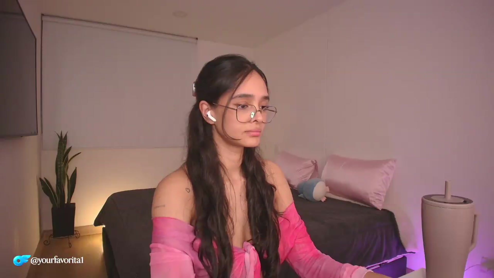 Gallery image thumbnail from YourFavorita's myfreecams stream on, 08/09/2026, 23:42 image 15 of 20