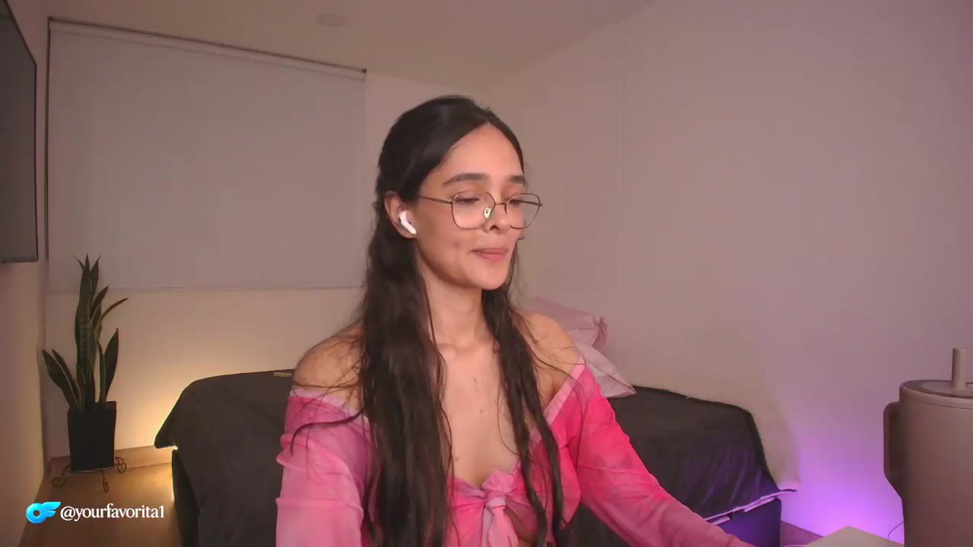 Gallery image thumbnail from YourFavorita's myfreecams stream on, 08/10/2026, 02:51 image 13 of 20