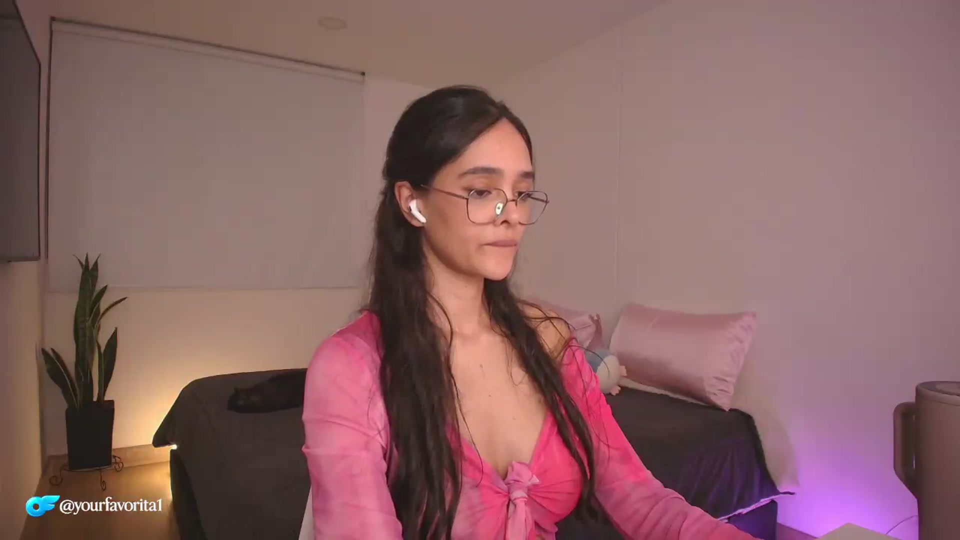 Gallery image thumbnail from YourFavorita's myfreecams stream on, 08/10/2026, 02:51 image 9 of 20