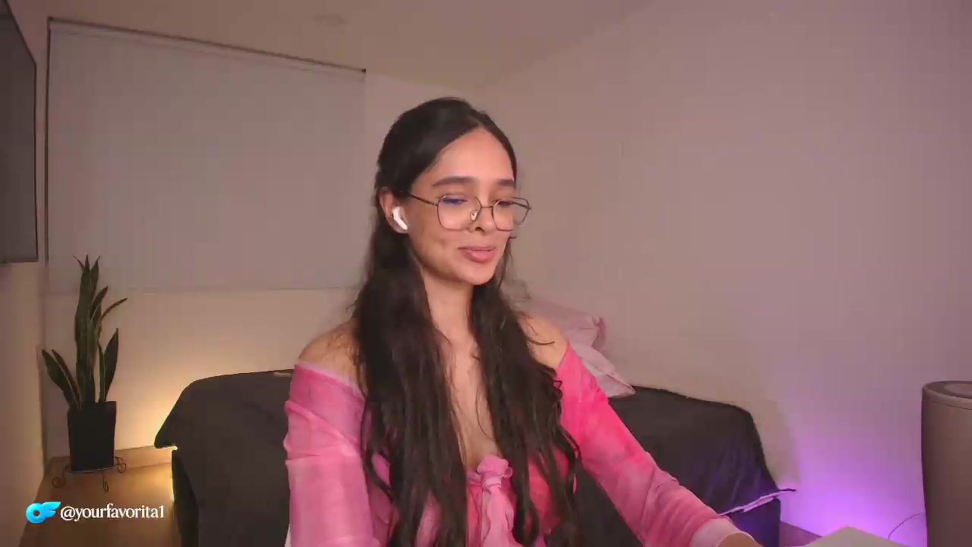 Gallery image thumbnail from YourFavorita's myfreecams stream on, 08/10/2026, 02:51 image 14 of 20