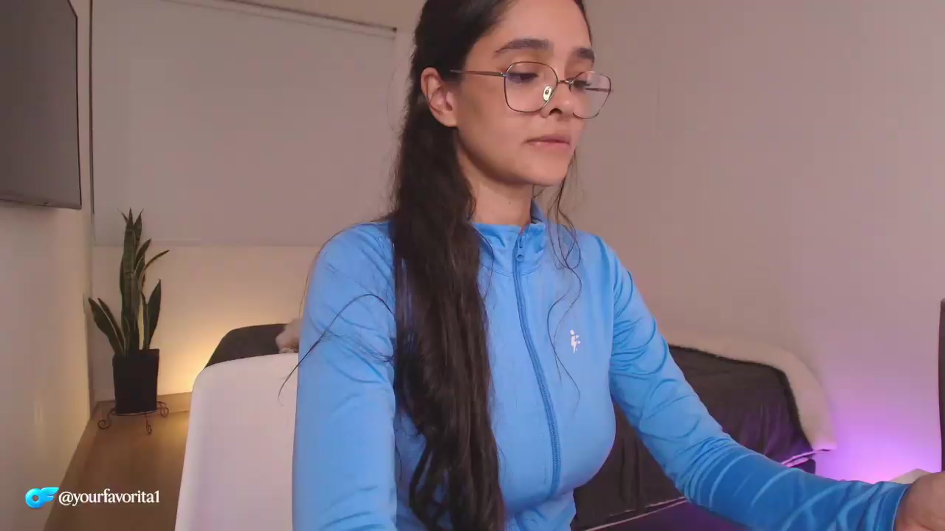 Gallery image thumbnail from YourFavorita's myfreecams stream on, 08/10/2026, 03:16 image 15 of 20