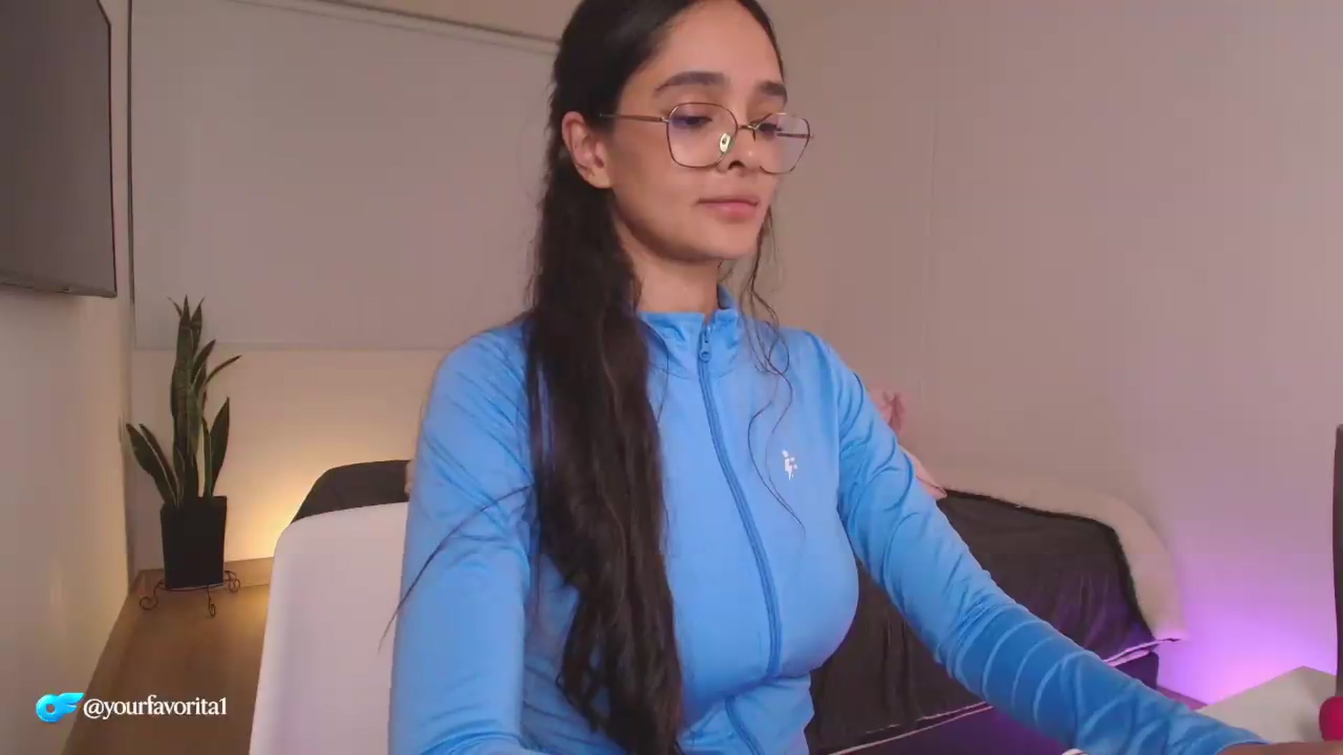 Gallery image thumbnail from YourFavorita's myfreecams stream on, 08/10/2026, 03:16 image 18 of 20