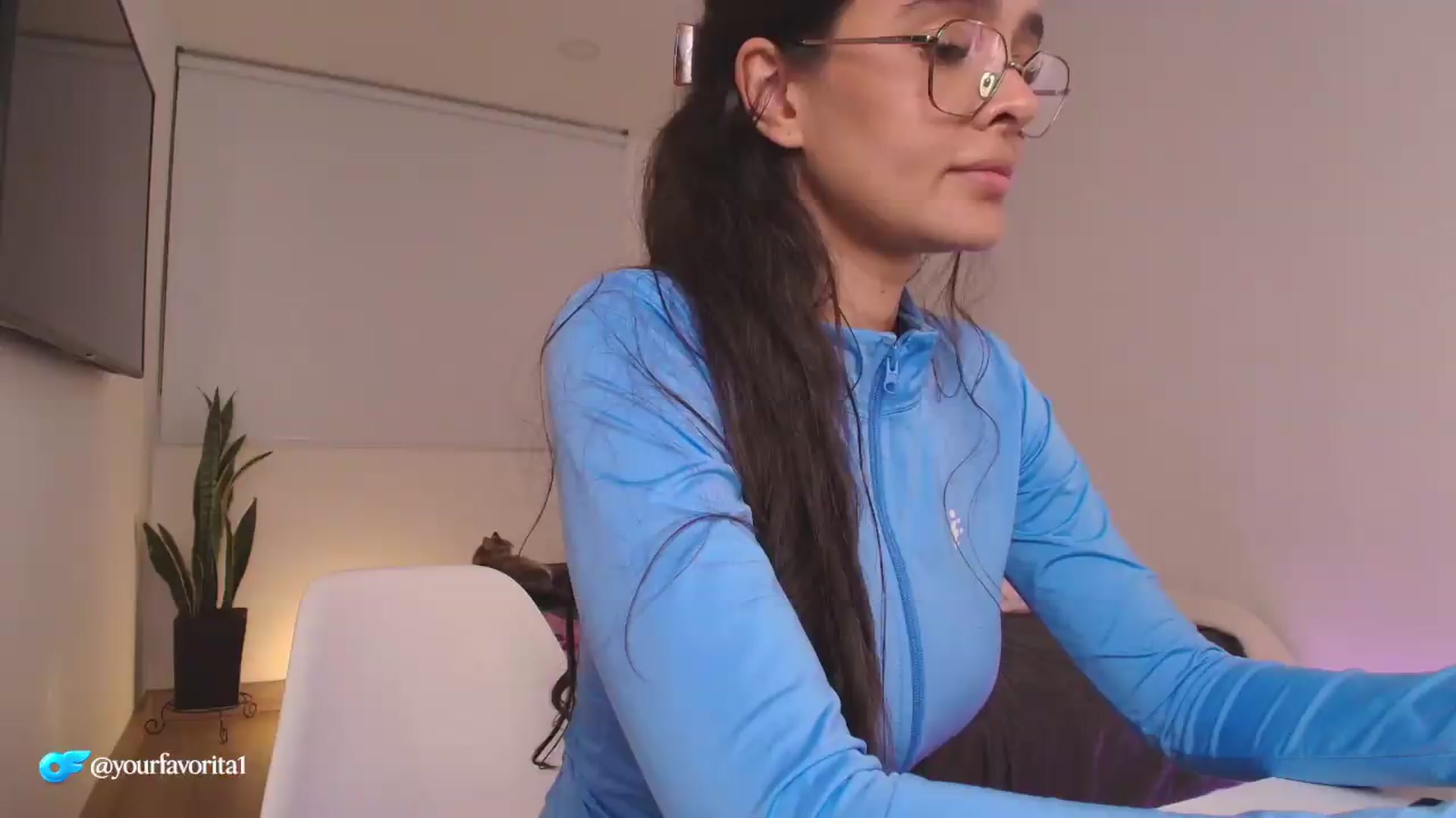 Gallery image thumbnail from YourFavorita's myfreecams stream on, 08/10/2026, 03:16 image 8 of 20
