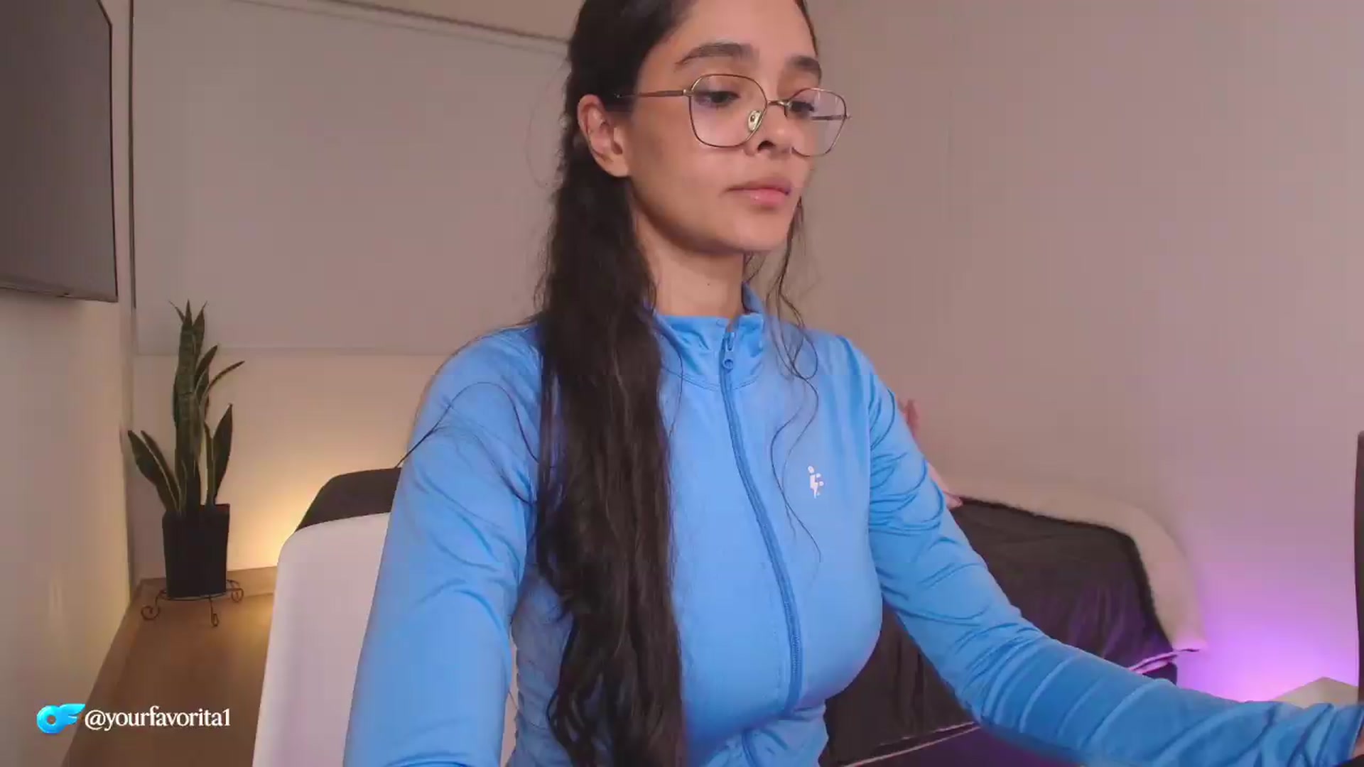 Gallery image thumbnail from YourFavorita's myfreecams stream on, 08/10/2026, 03:16 image 13 of 20