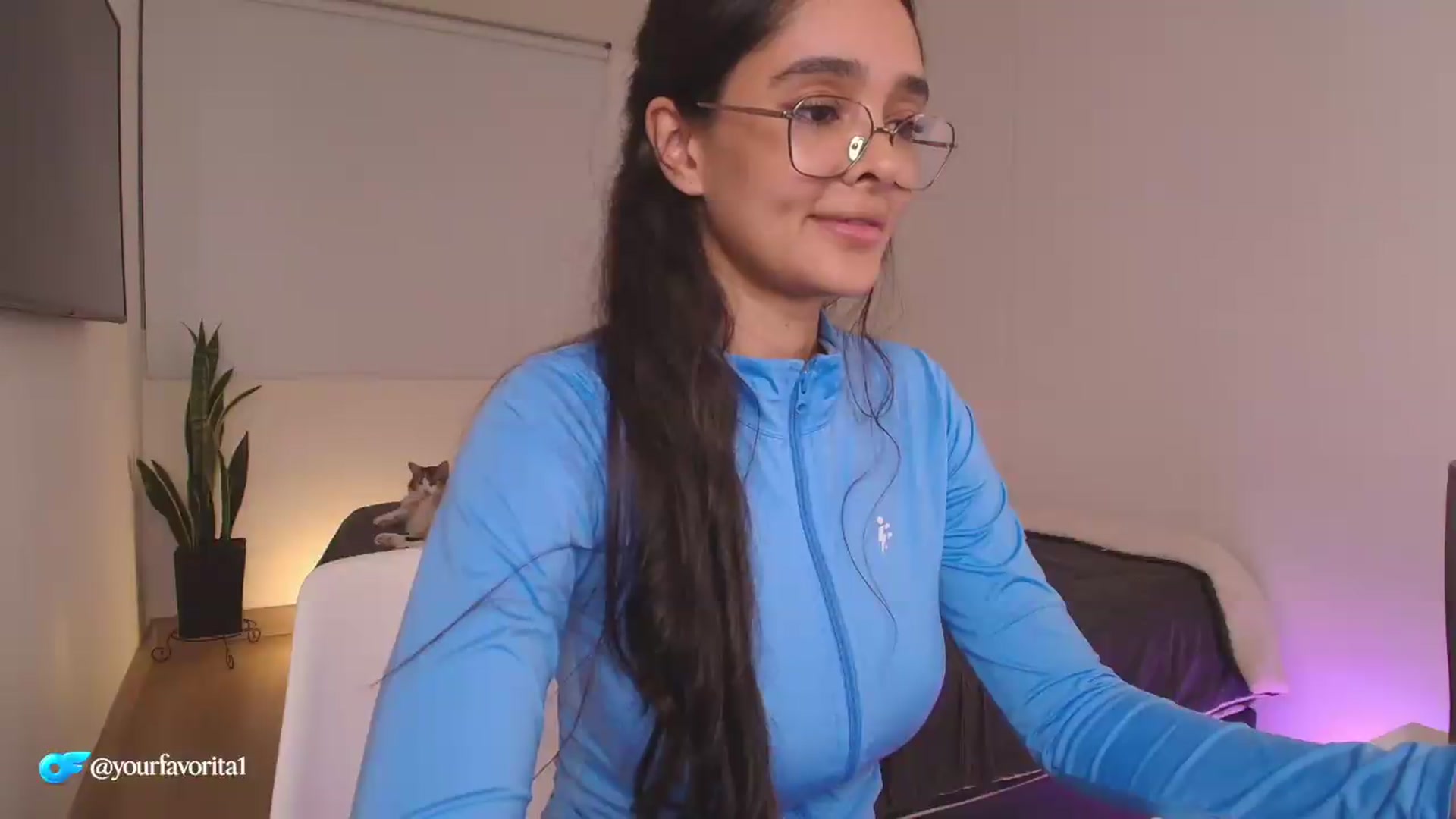 Gallery image thumbnail from YourFavorita's myfreecams stream on, 08/10/2026, 03:16 image 17 of 20