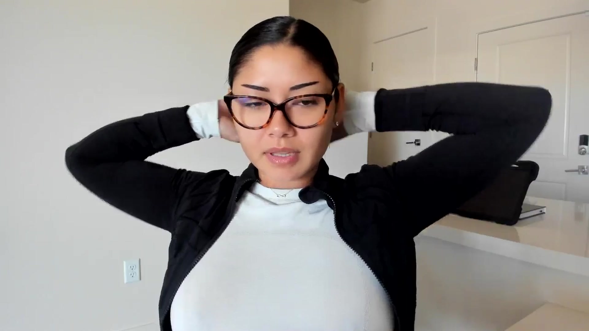 Gallery image thumbnail from YourGoddessLu's myfreecams stream on, 07/08/2025, 21:15 image 7 of 20