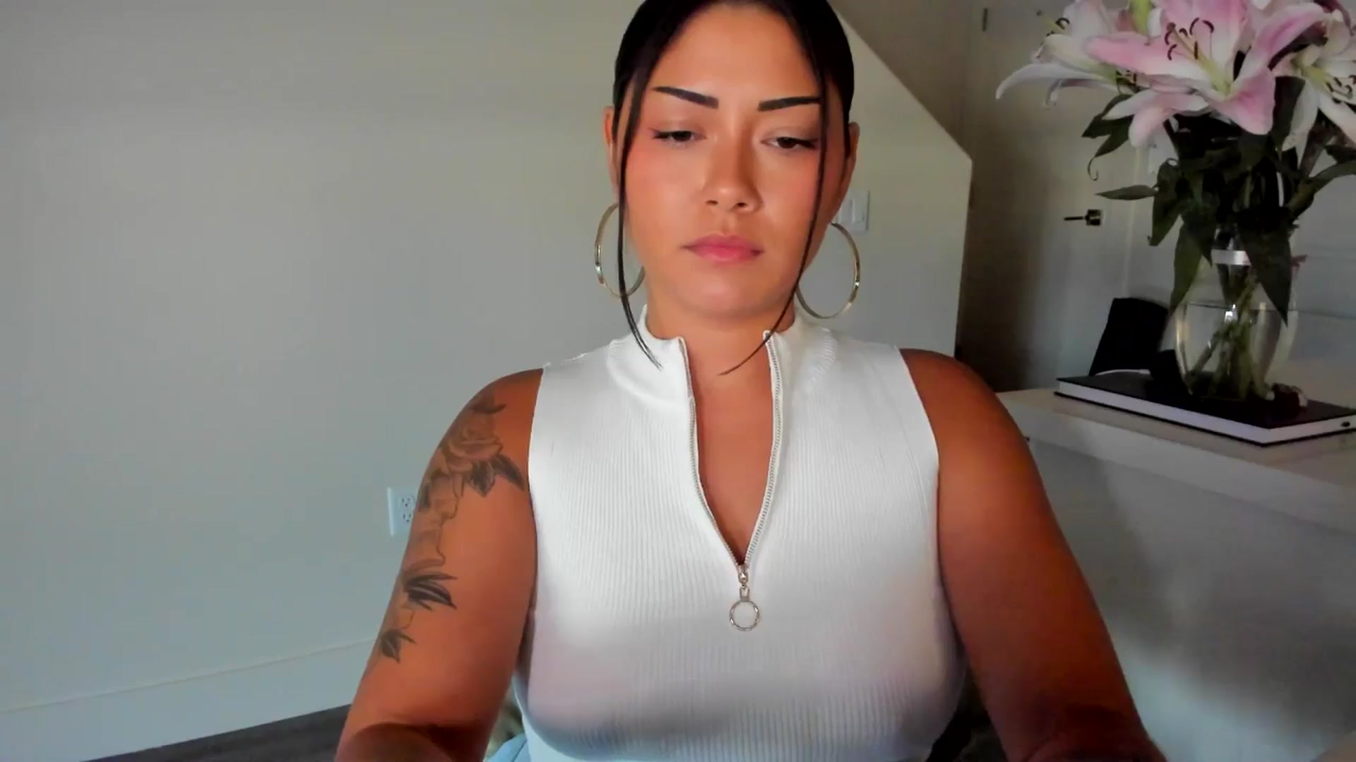 Gallery image thumbnail from YourGoddessLu's myfreecams stream on, 07/15/2025, 24:33 image 8 of 20