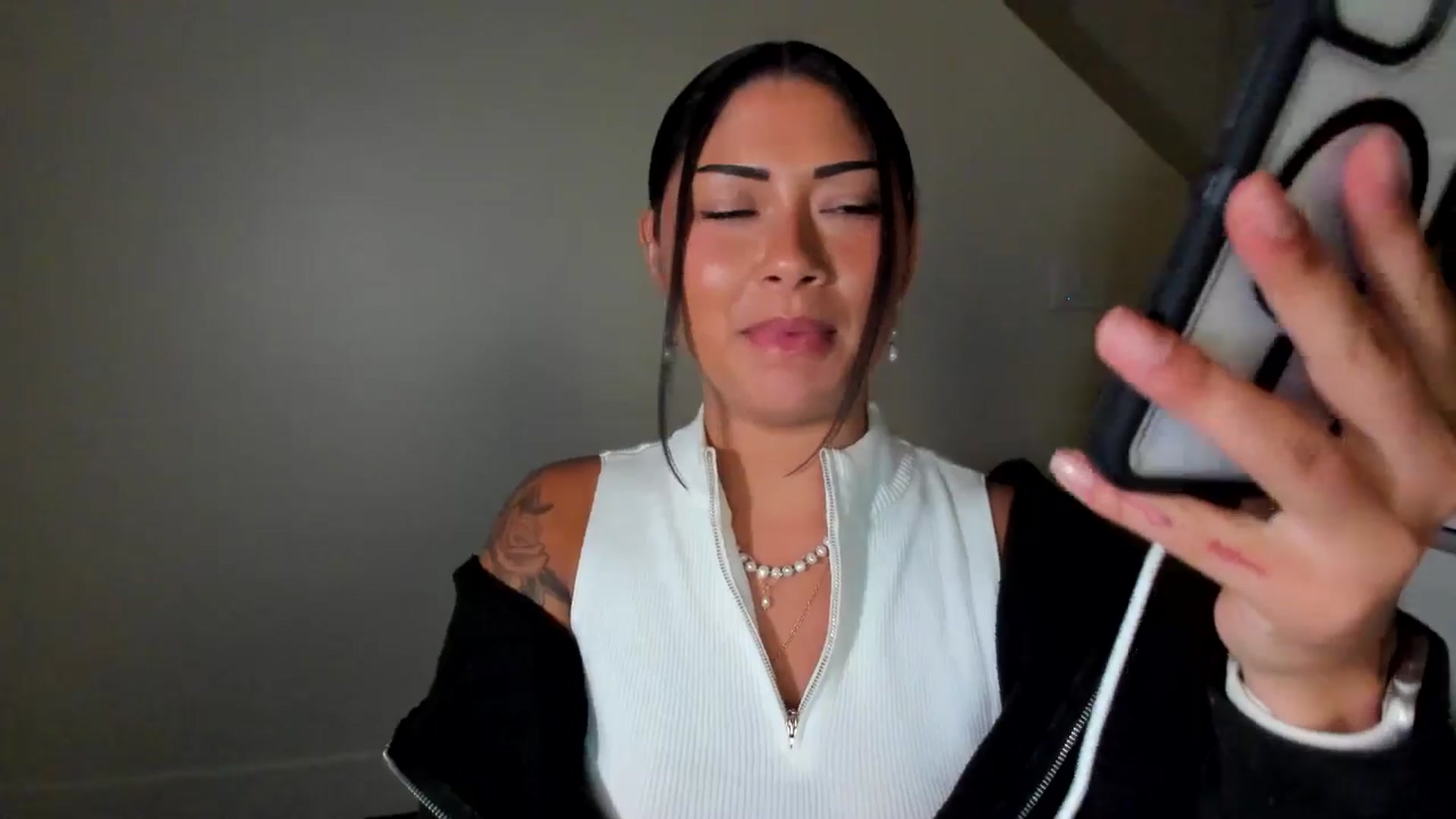 Gallery image thumbnail from YourGoddessLu's myfreecams stream on, 07/15/2025, 06:29 image 13 of 20