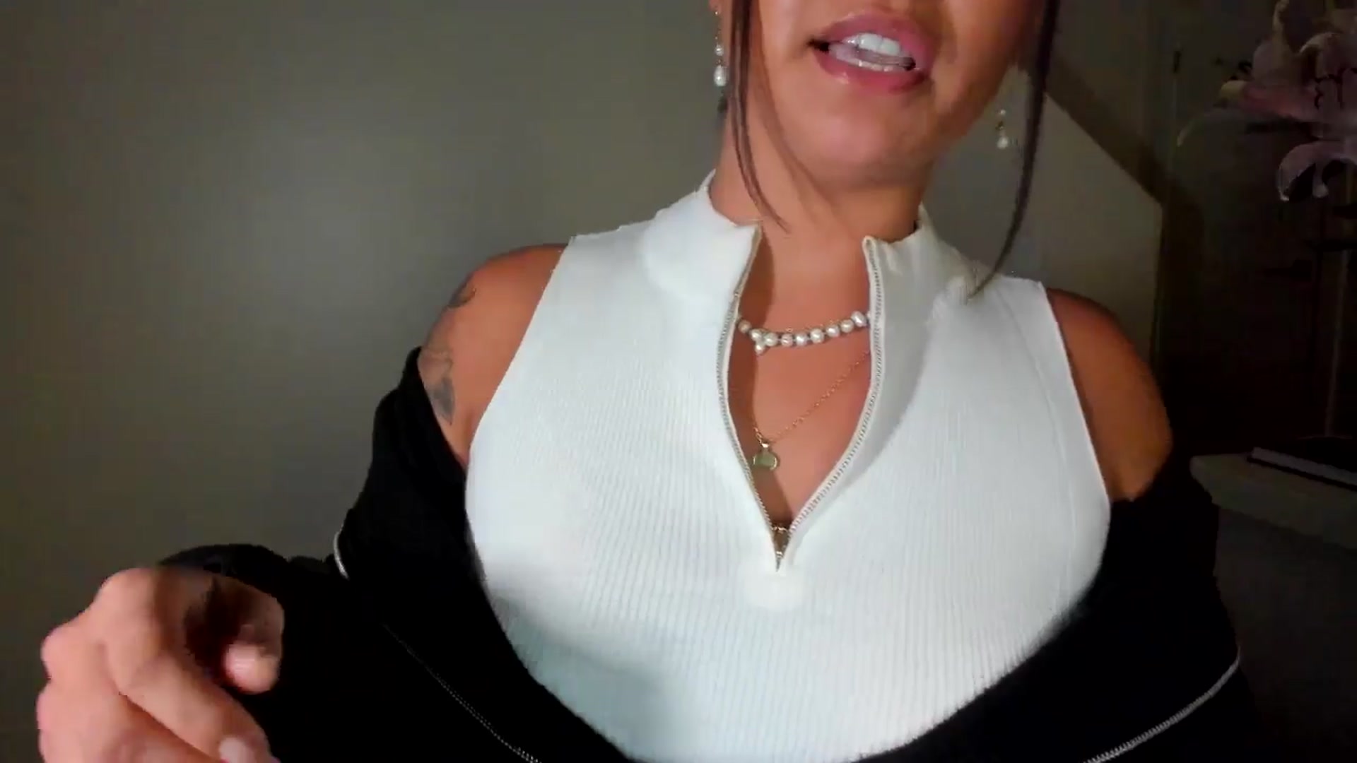 Gallery image thumbnail from YourGoddessLu's myfreecams stream on, 07/15/2025, 06:29 image 16 of 20