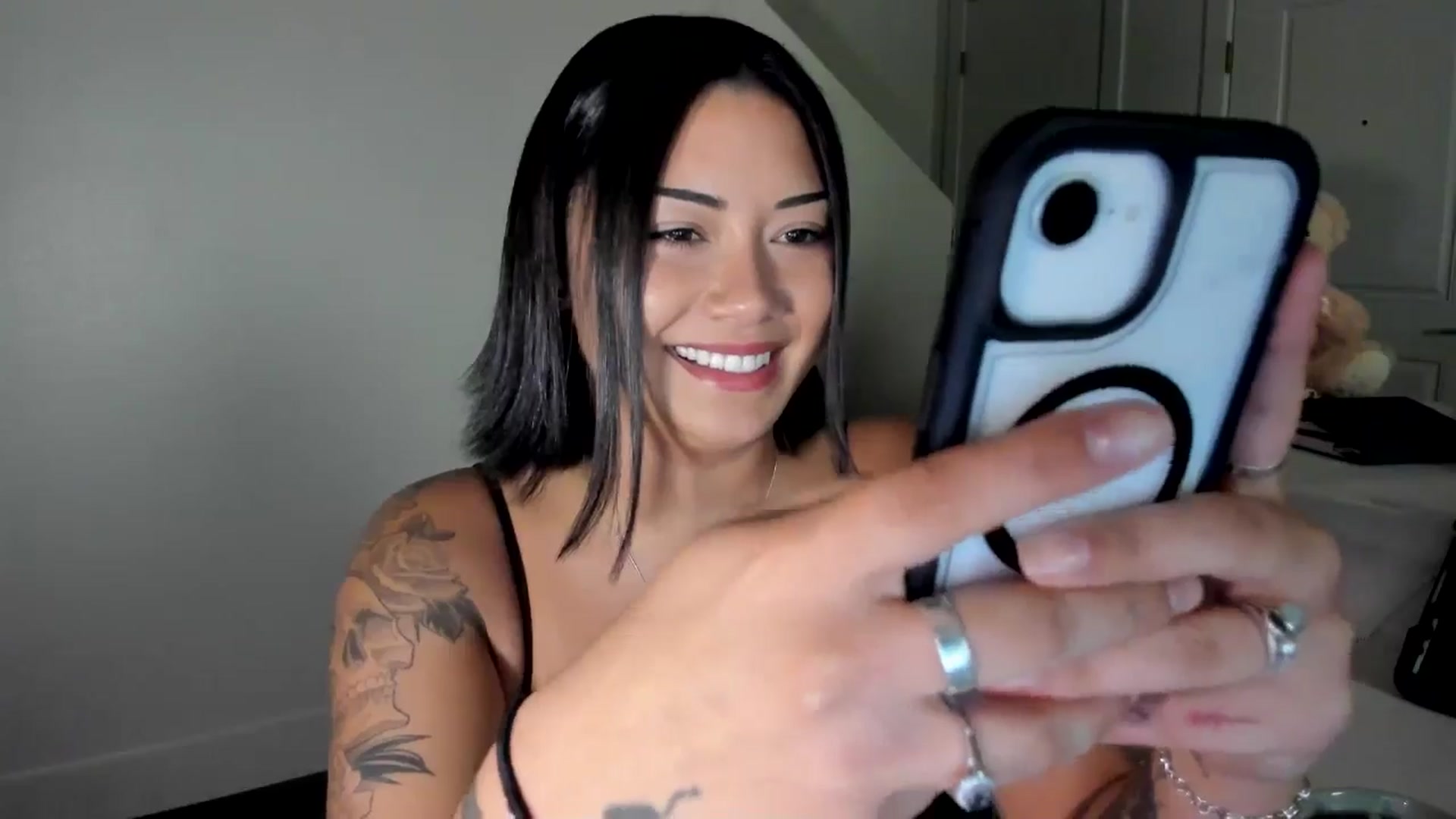 Gallery image thumbnail from YourGoddessLu's myfreecams stream on, 07/23/2025, 04:34 image 2 of 20
