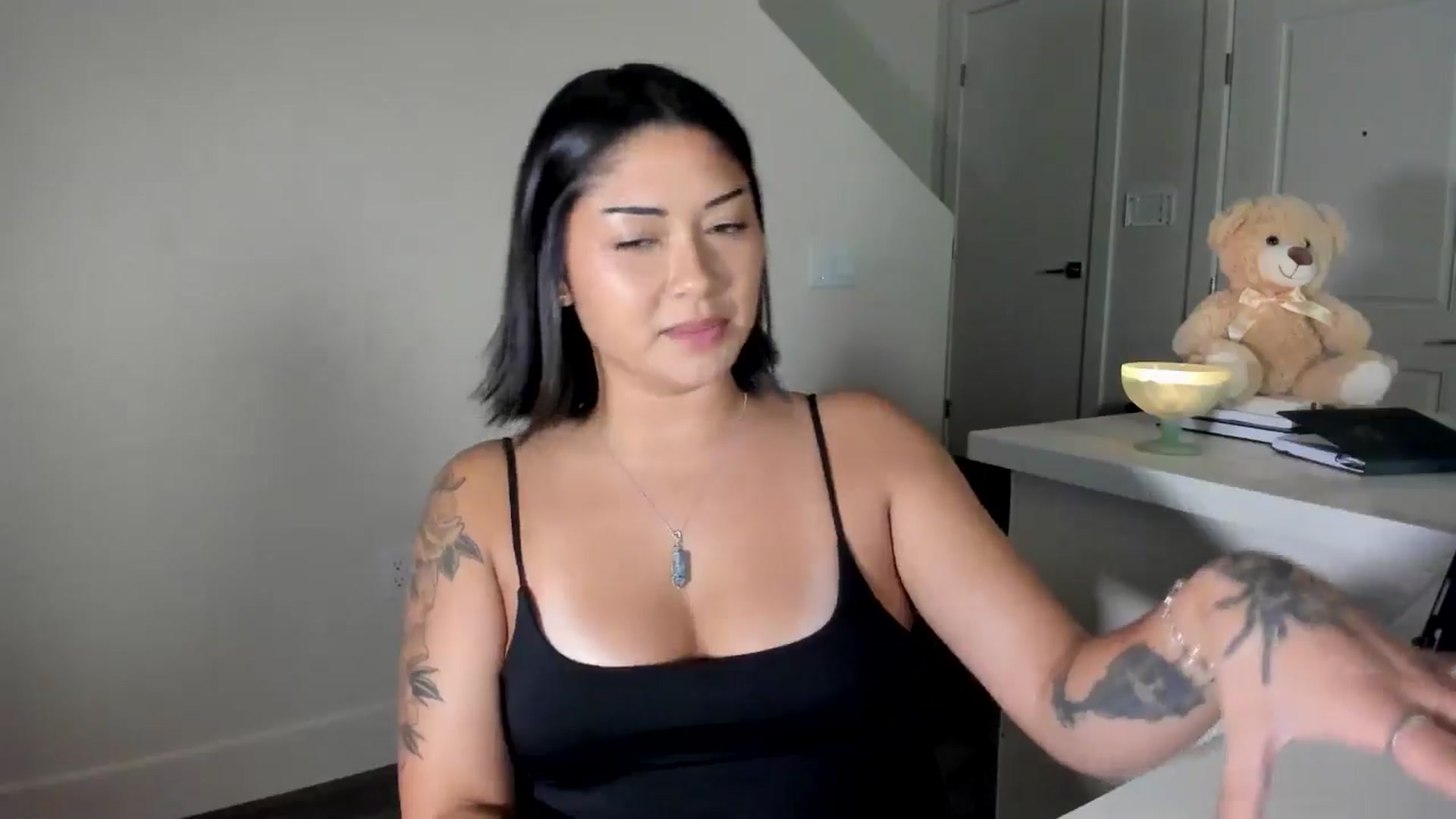 Gallery image thumbnail from YourGoddessLu's myfreecams stream on, 07/23/2025, 04:34 image 13 of 20