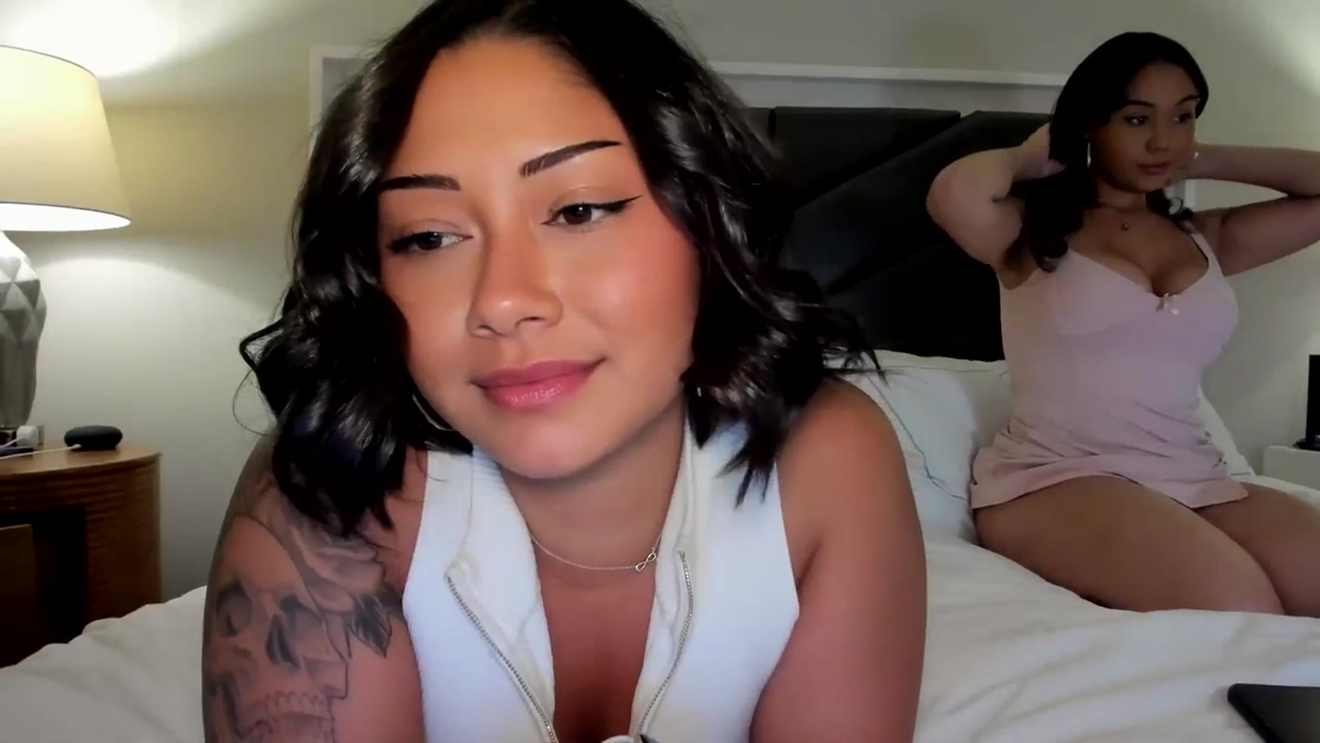 Gallery image thumbnail from YourGoddessLu's myfreecams stream on, 07/25/2025, 08:15 image 5 of 20