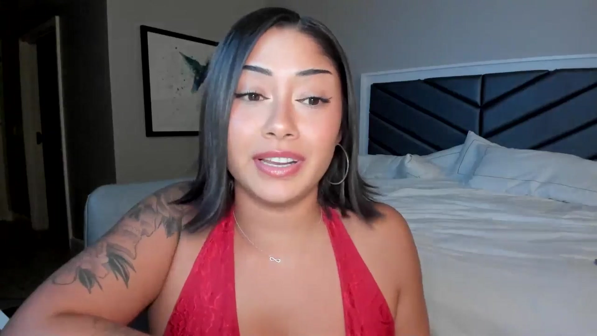 Gallery image thumbnail from YourGoddessLu's myfreecams stream on, 07/26/2025, 05:05 image 17 of 20