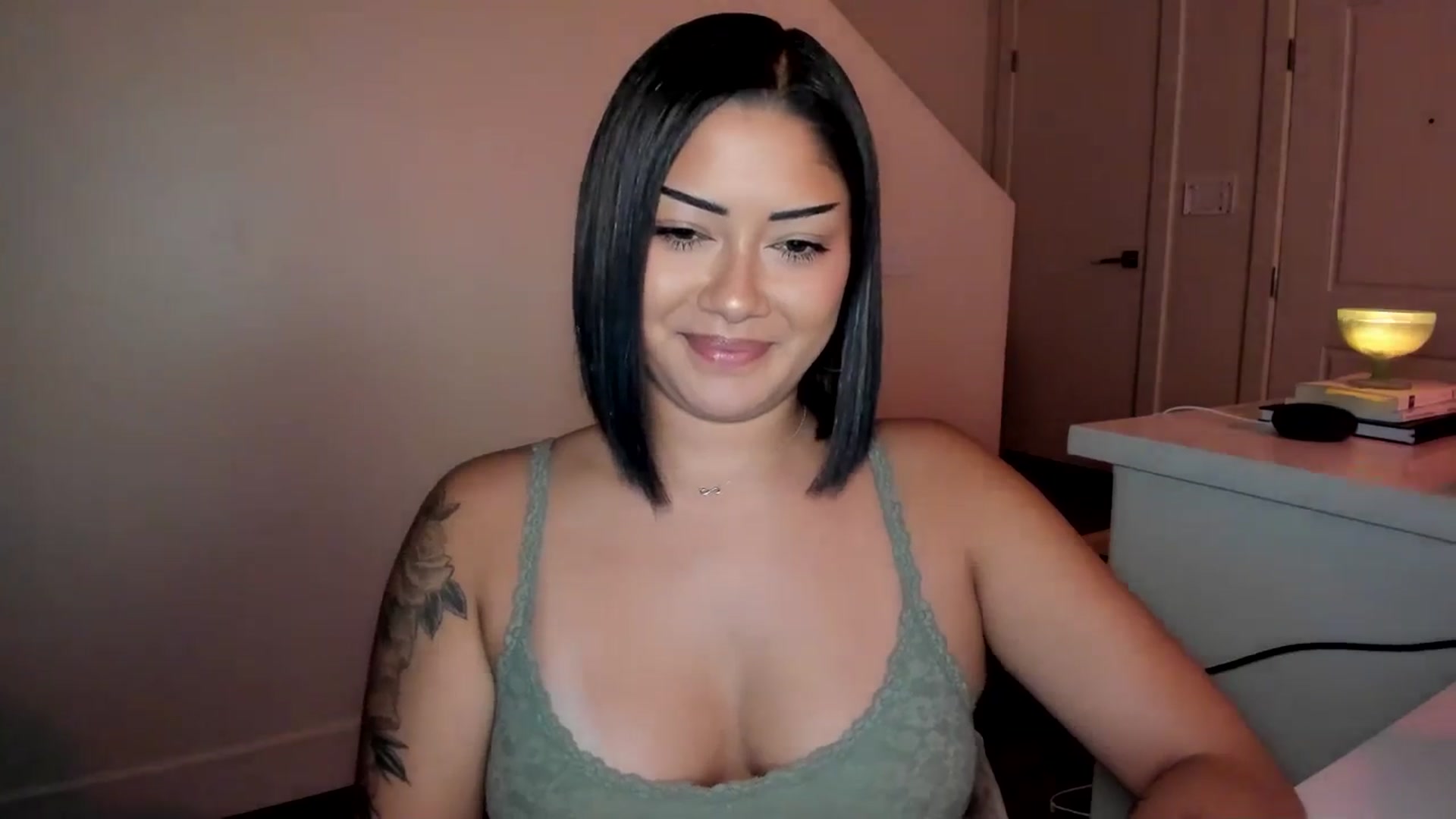 Gallery image thumbnail from YourGoddessLu's myfreecams stream on, 07/27/2025, 04:34 image 18 of 20