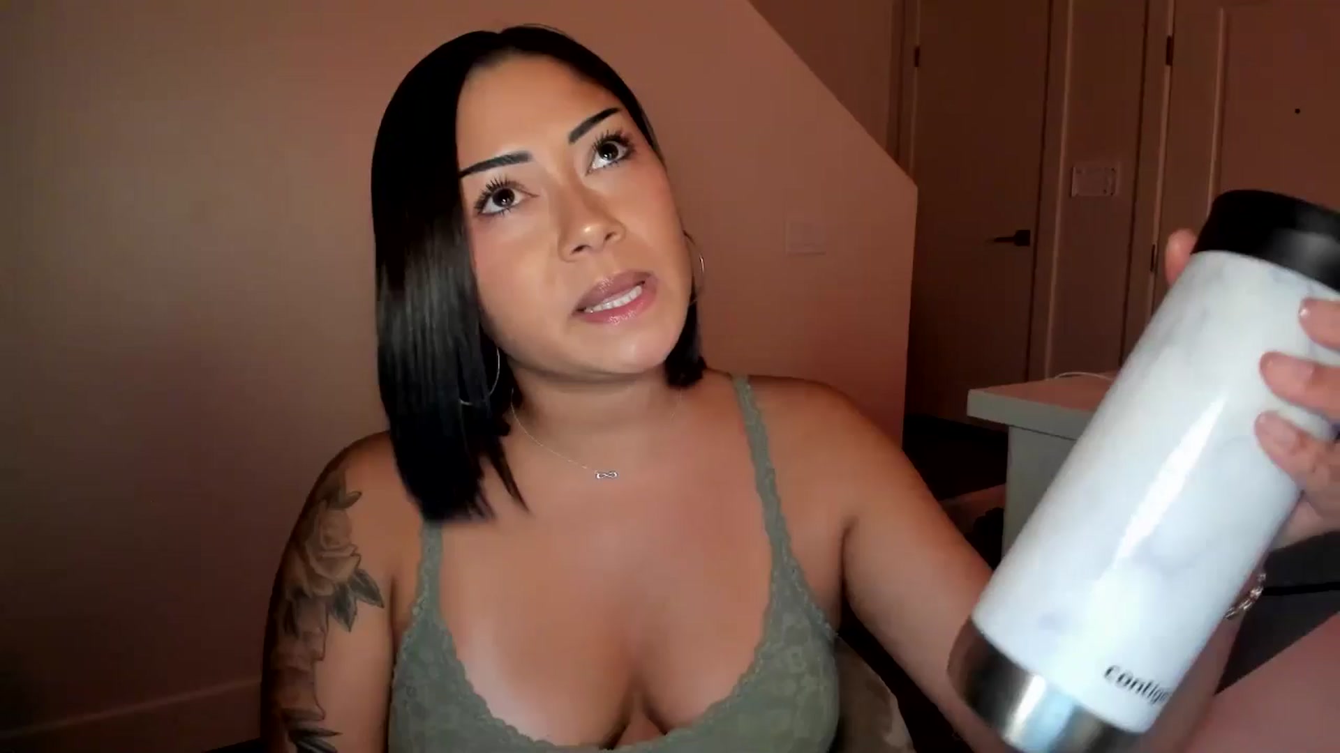 Gallery image thumbnail from YourGoddessLu's myfreecams stream on, 07/27/2025, 04:34 image 16 of 20